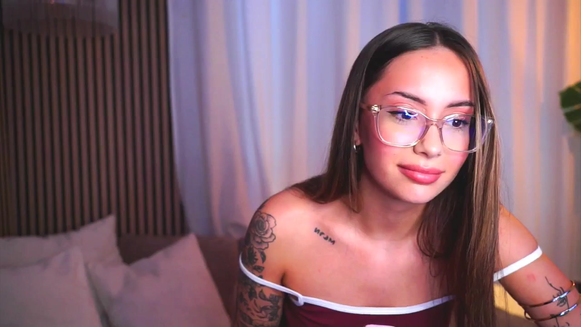 Gallery image thumbnail from Naomii18's myfreecams stream on, 06/07/2025, 16:37 image 14 of 20