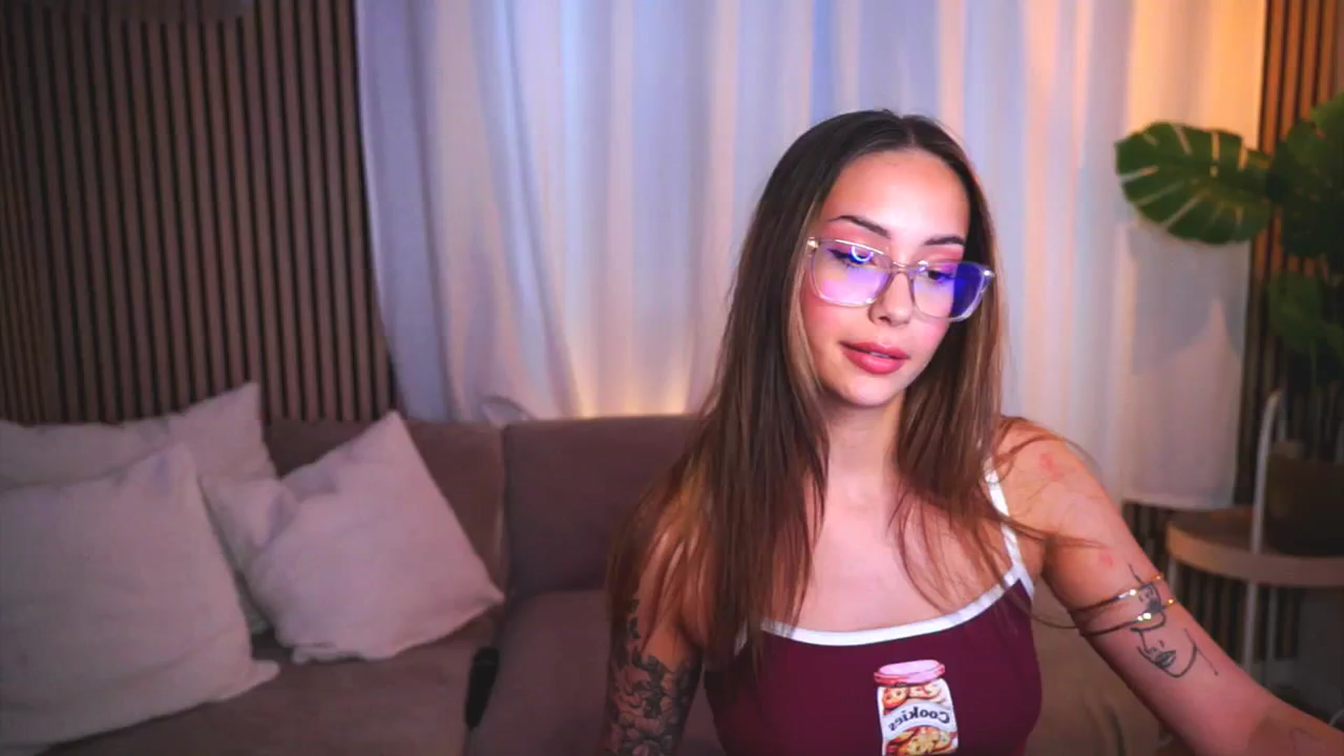Gallery image thumbnail from Naomii18's myfreecams stream on, 06/07/2025, 16:37 image 5 of 20