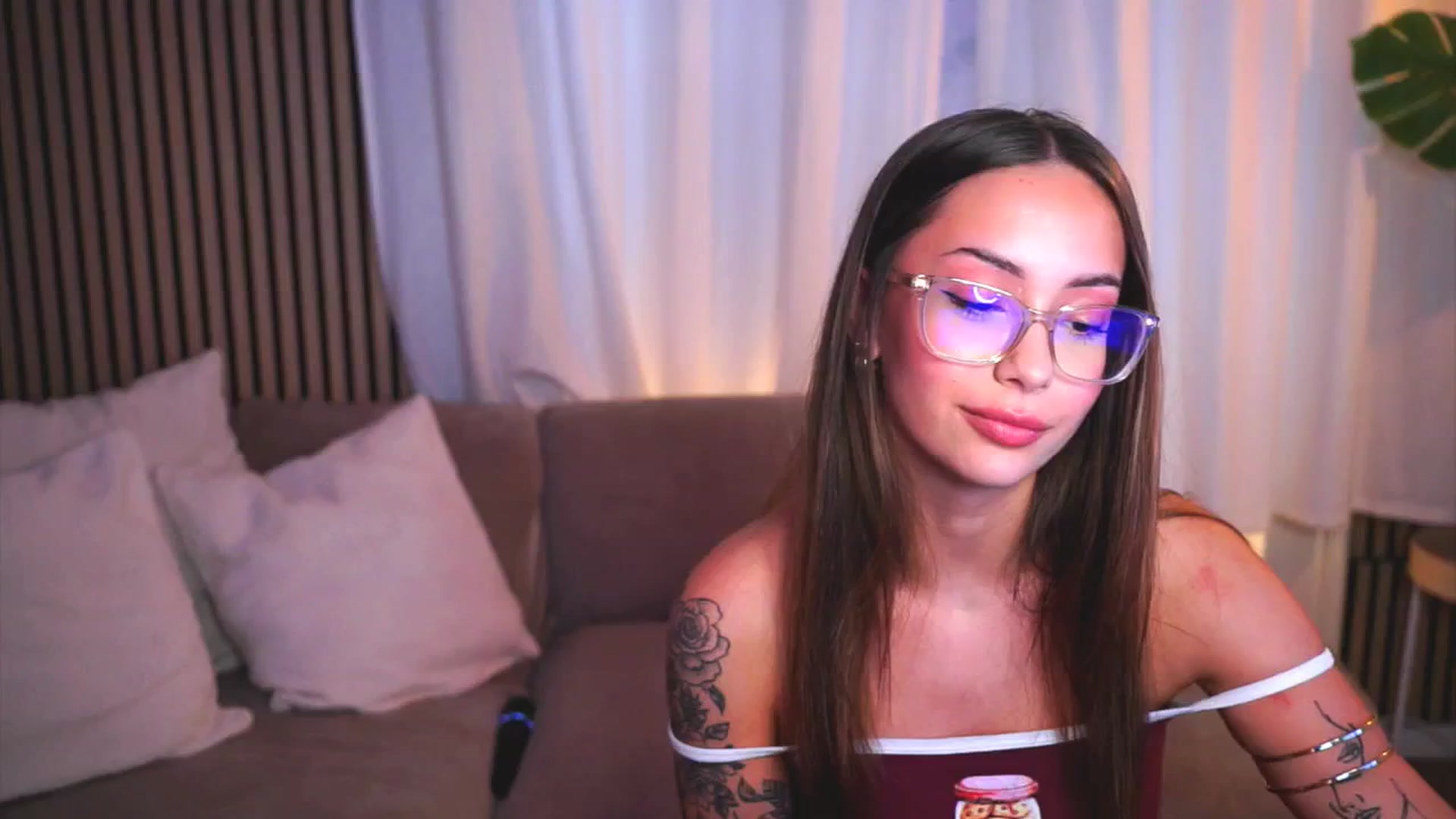Gallery image thumbnail from Naomii18's myfreecams stream on, 06/07/2025, 16:37 image 13 of 20