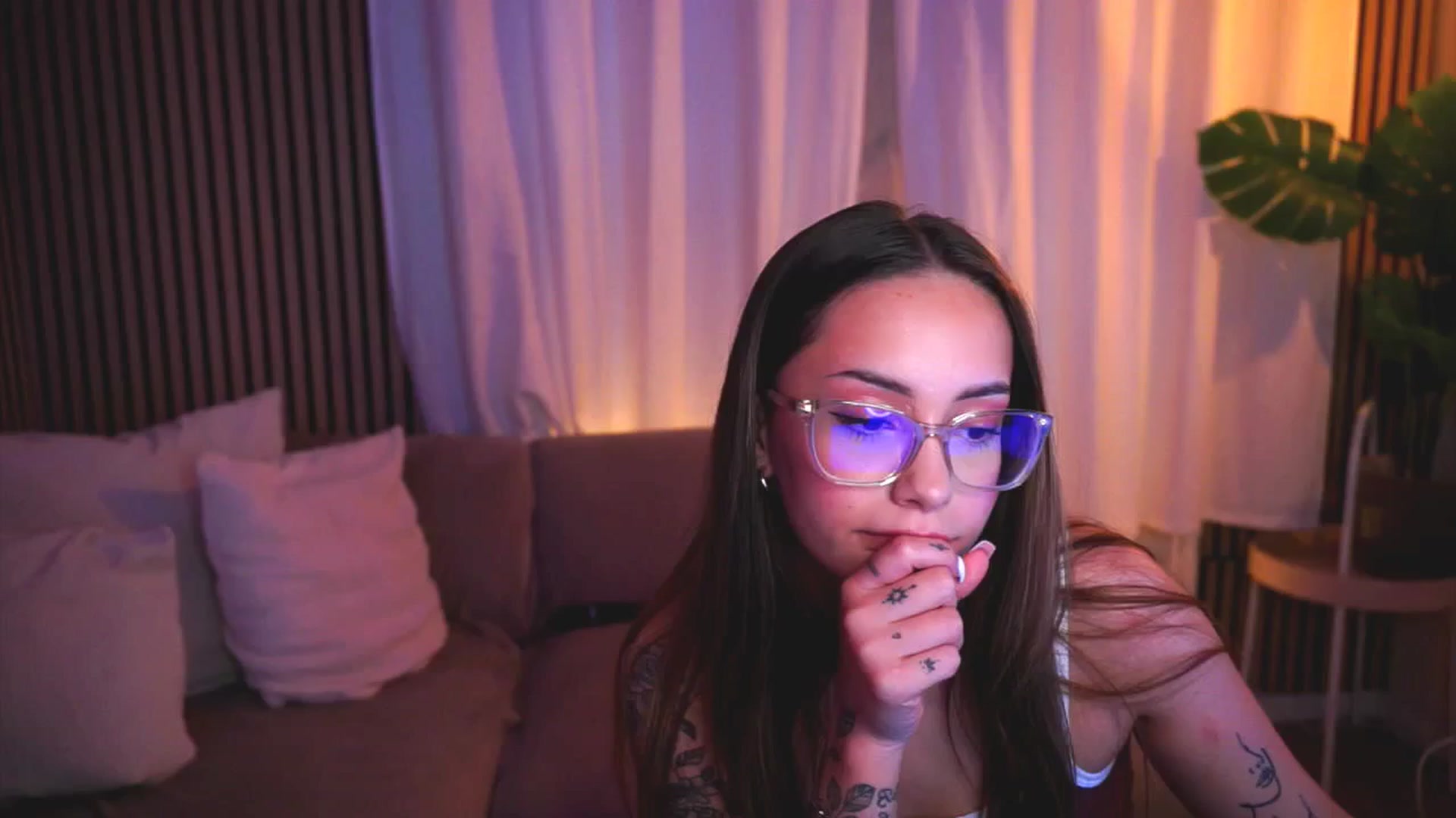 Gallery image thumbnail from Naomii18's myfreecams stream on, 06/07/2025, 19:31 image 1 of 20