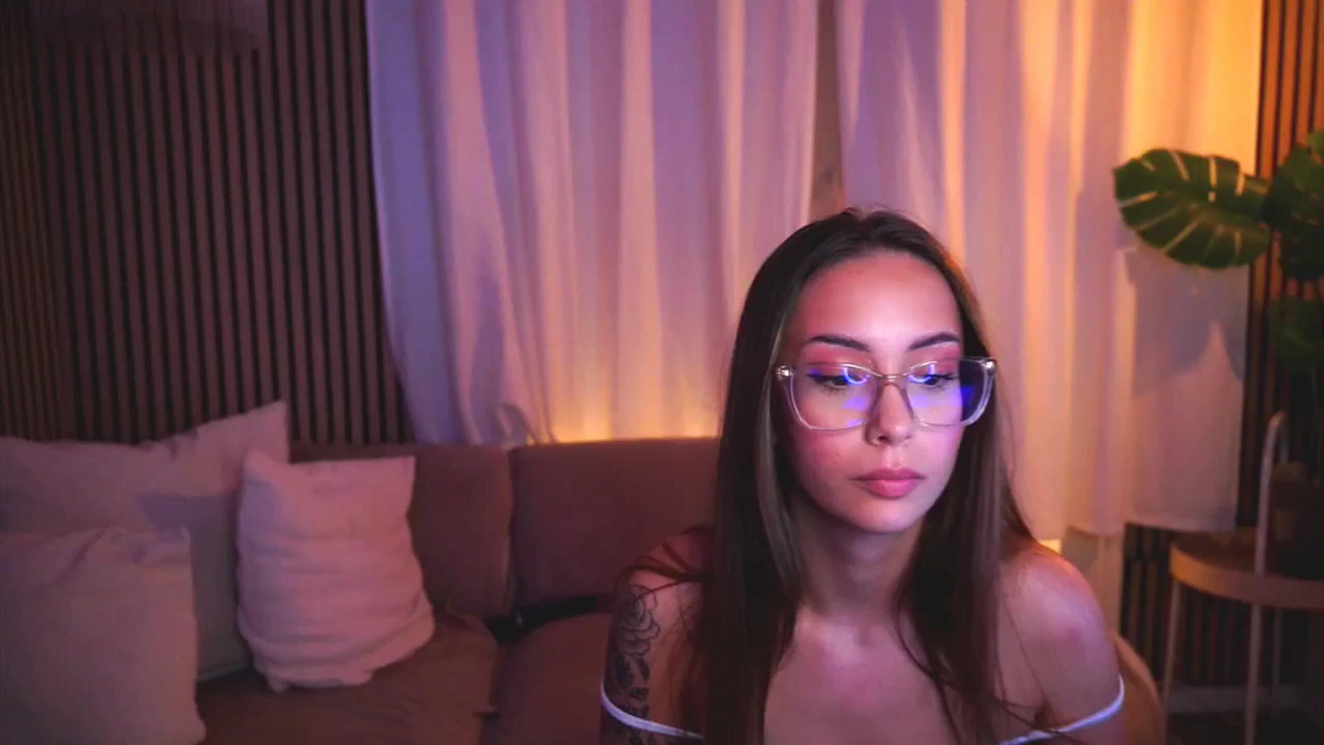 Gallery image thumbnail from Naomii18's myfreecams stream on, 06/07/2025, 19:31 image 11 of 20
