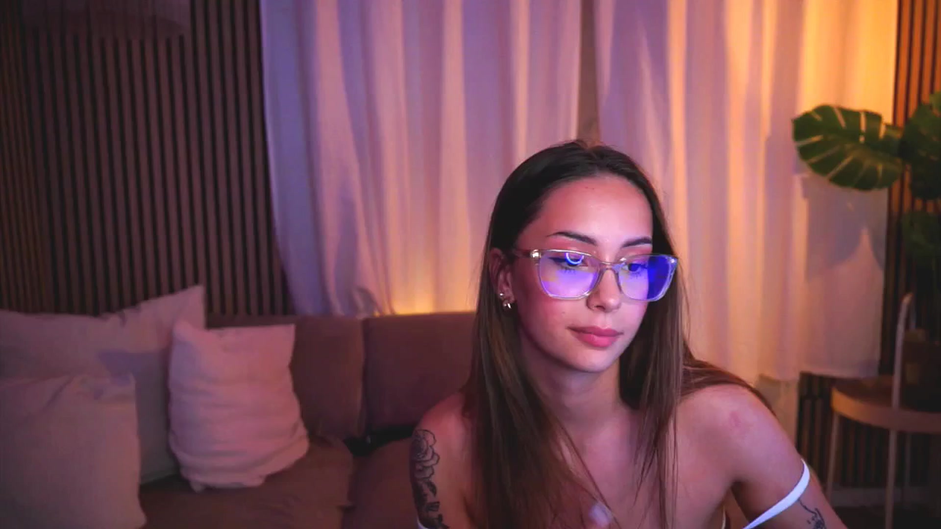 Gallery image thumbnail from Naomii18's myfreecams stream on, 06/07/2025, 19:31 image 10 of 20
