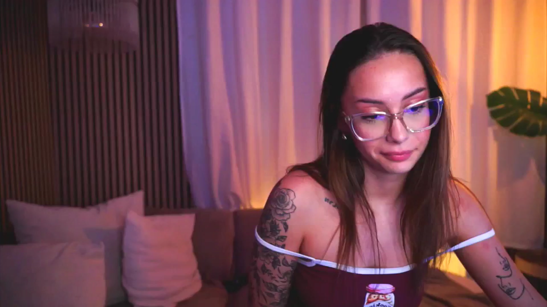 Gallery image thumbnail from Naomii18's myfreecams stream on, 06/07/2025, 19:31 image 9 of 20