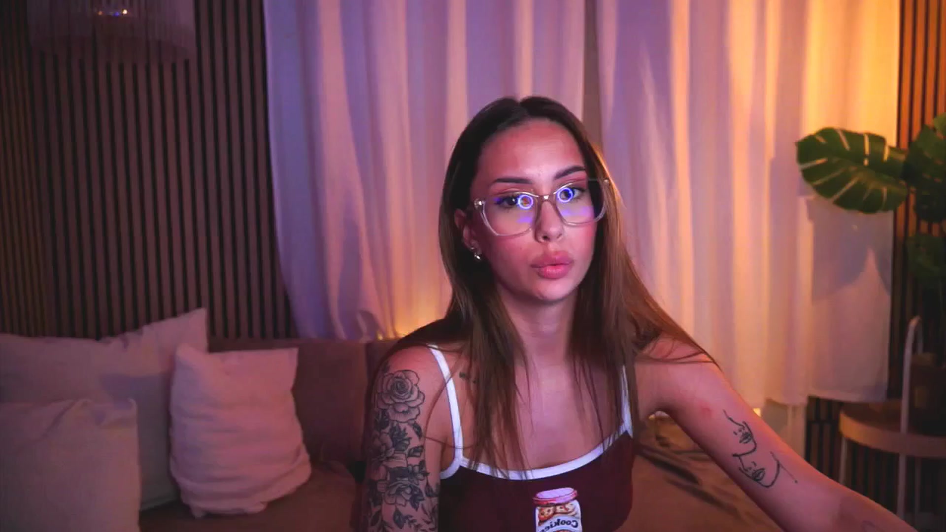 Gallery image thumbnail from Naomii18's myfreecams stream on, 06/07/2025, 19:31 image 7 of 20
