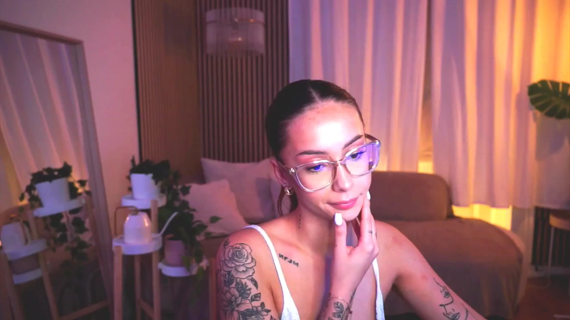 Gallery image thumbnail from Naomii18's myfreecams stream on, 06/08/2025, 20:01 image 10 of 20