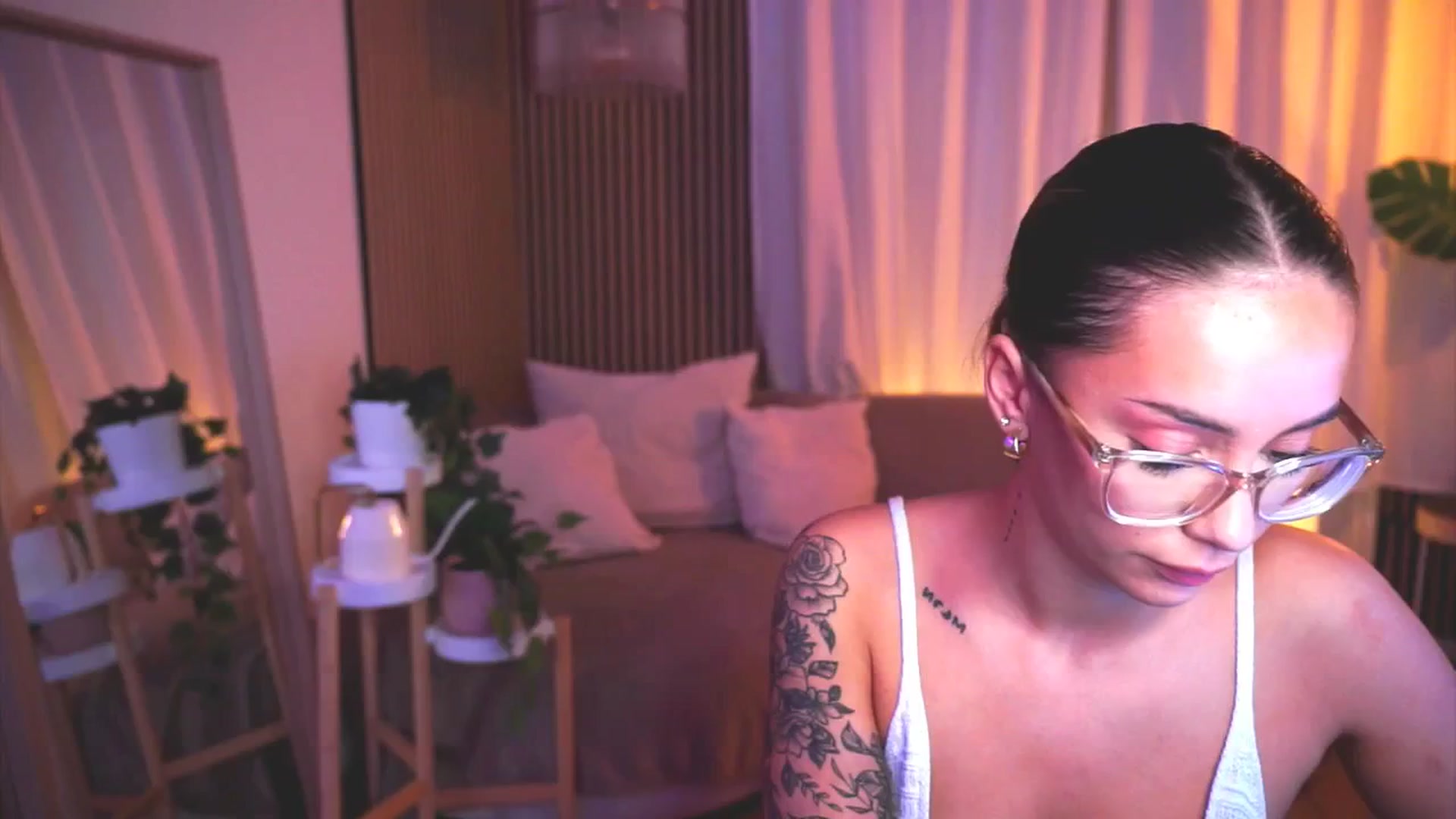Gallery image thumbnail from Naomii18's myfreecams stream on, 06/08/2025, 20:01 image 1 of 20