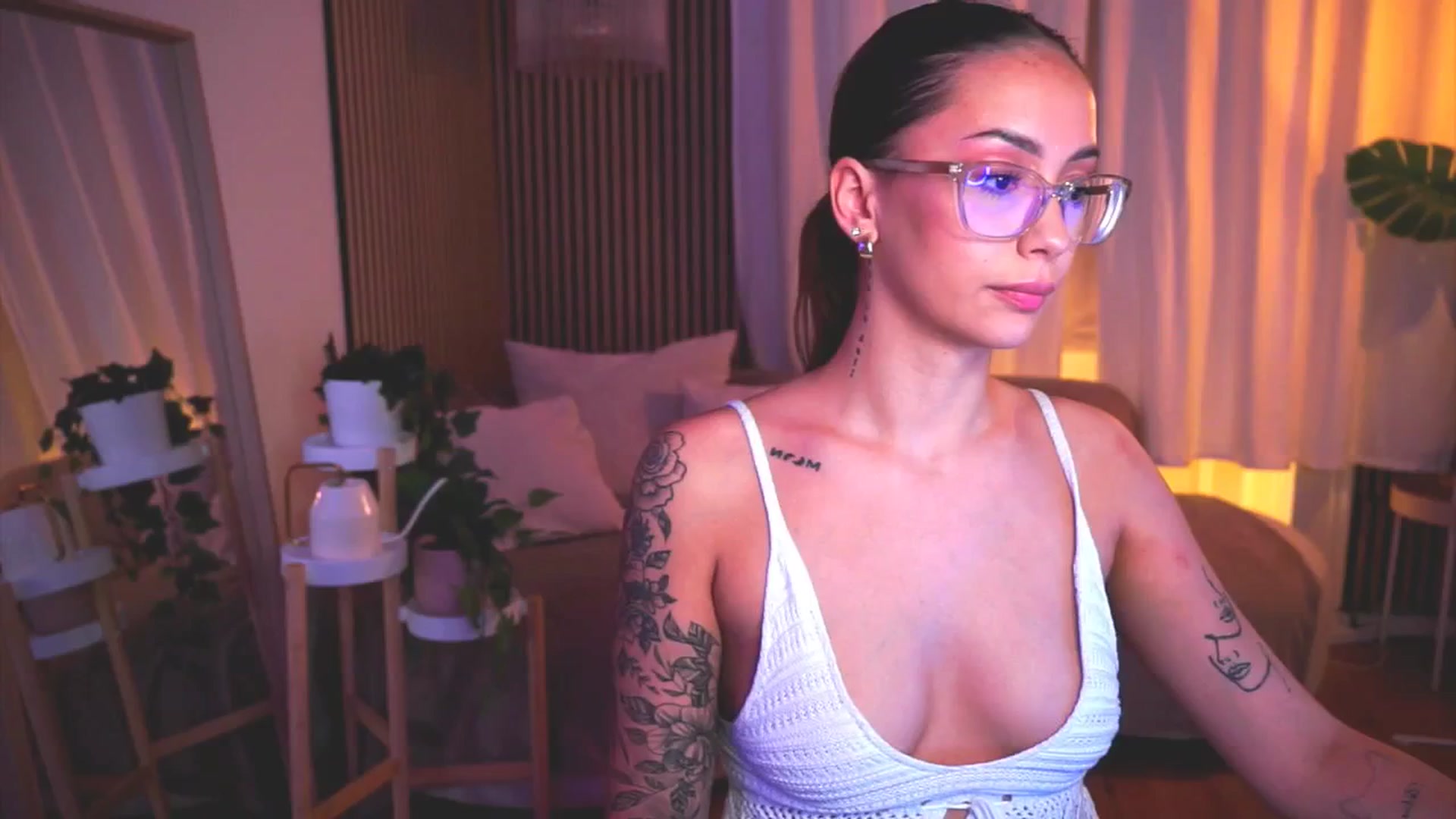 Gallery image thumbnail from Naomii18's myfreecams stream on, 06/08/2025, 20:01 image 11 of 20
