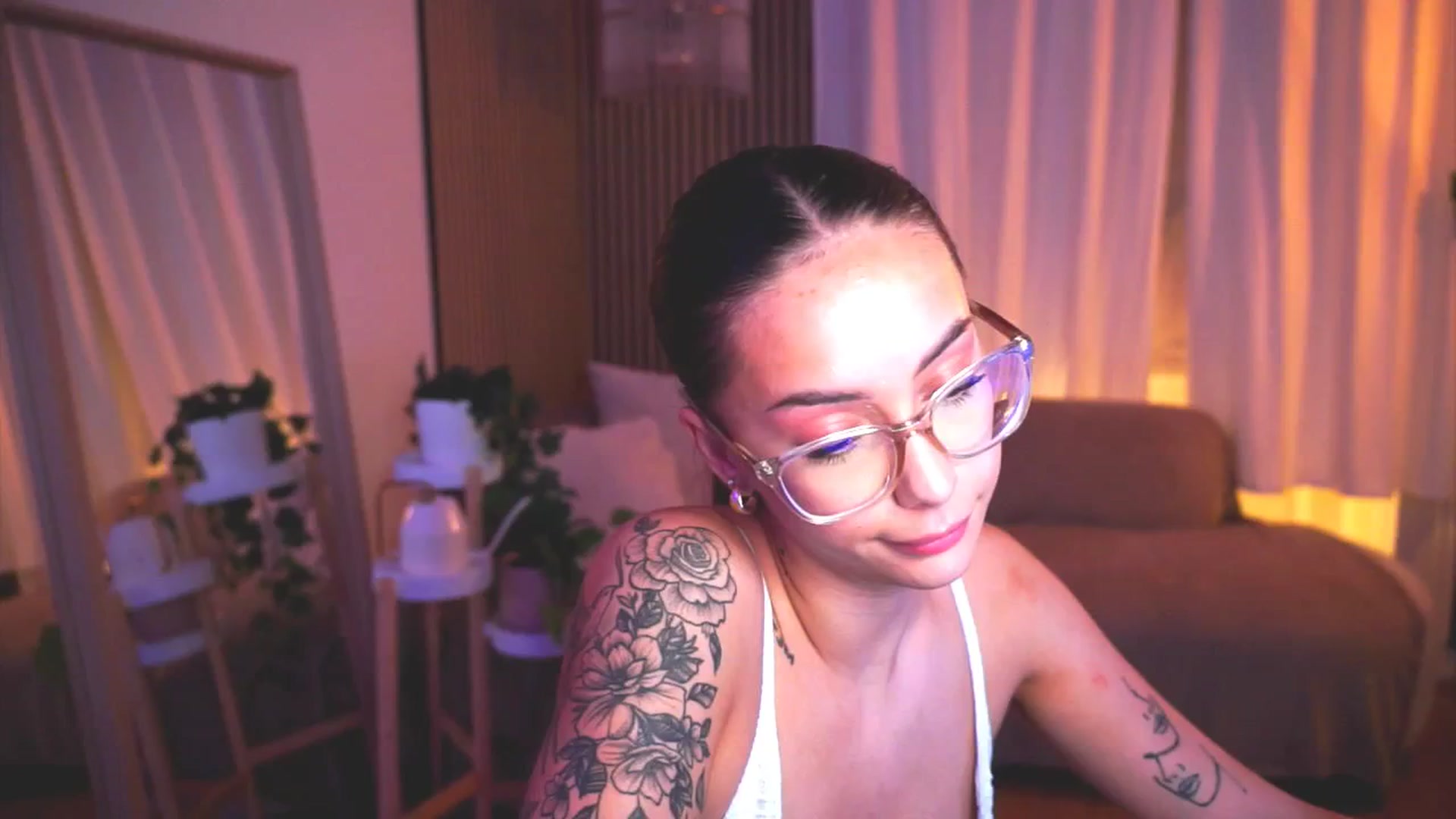 Gallery image thumbnail from Naomii18's myfreecams stream on, 06/08/2025, 20:01 image 16 of 20