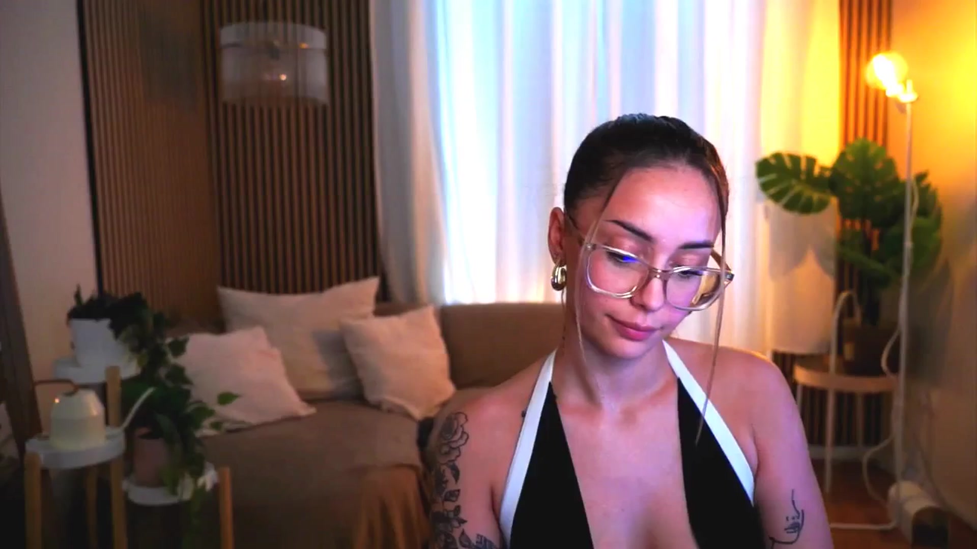 Gallery image thumbnail from Naomii18's myfreecams stream on, 06/12/2025, 14:19 image 4 of 20