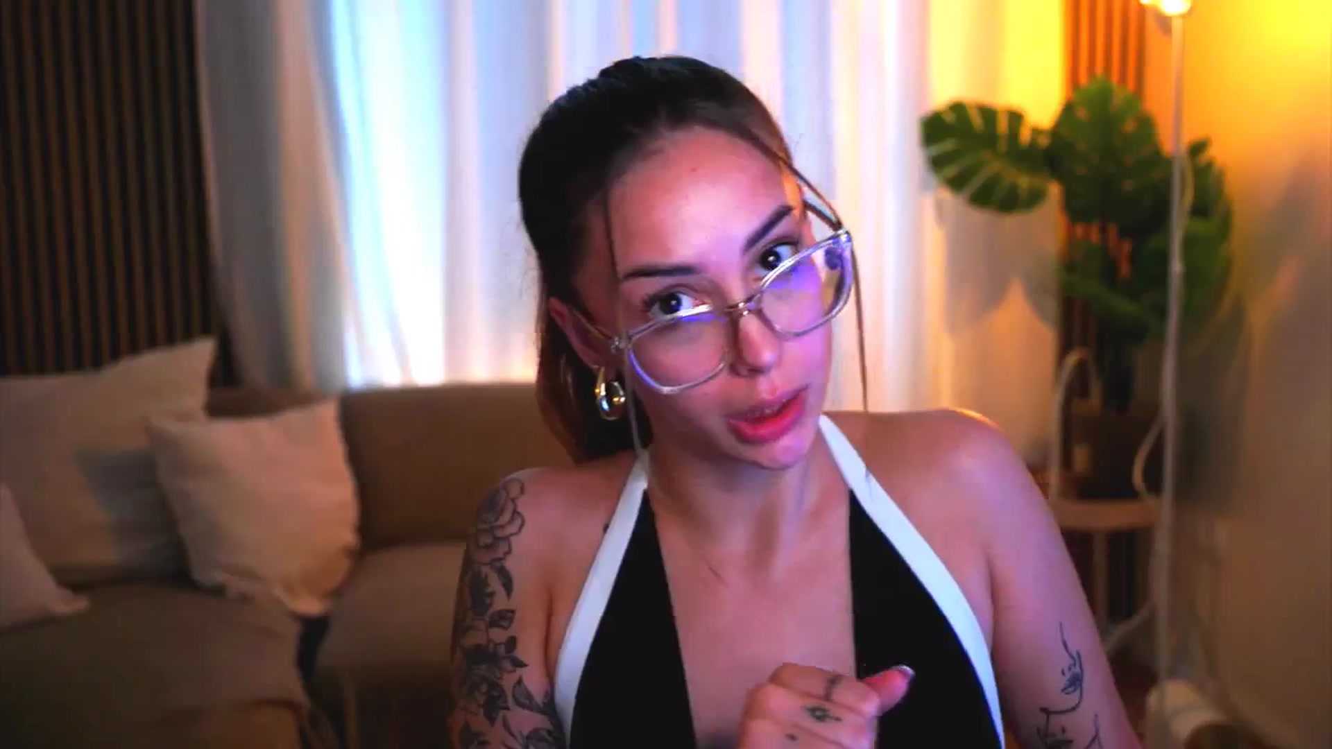 Gallery image thumbnail from Naomii18's myfreecams stream on, 06/12/2025, 14:19 image 5 of 20