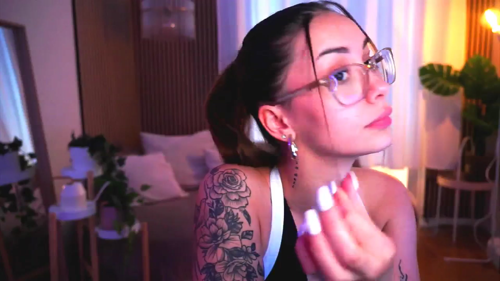 Gallery image thumbnail from Naomii18's myfreecams stream on, 06/12/2025, 14:19 image 12 of 20