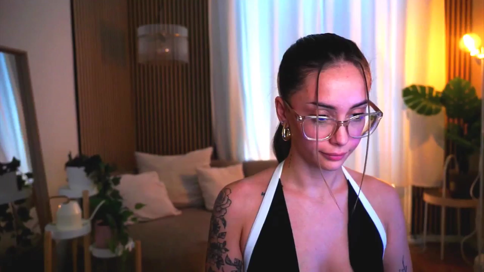 Gallery image thumbnail from Naomii18's myfreecams stream on, 06/12/2025, 14:19 image 6 of 20