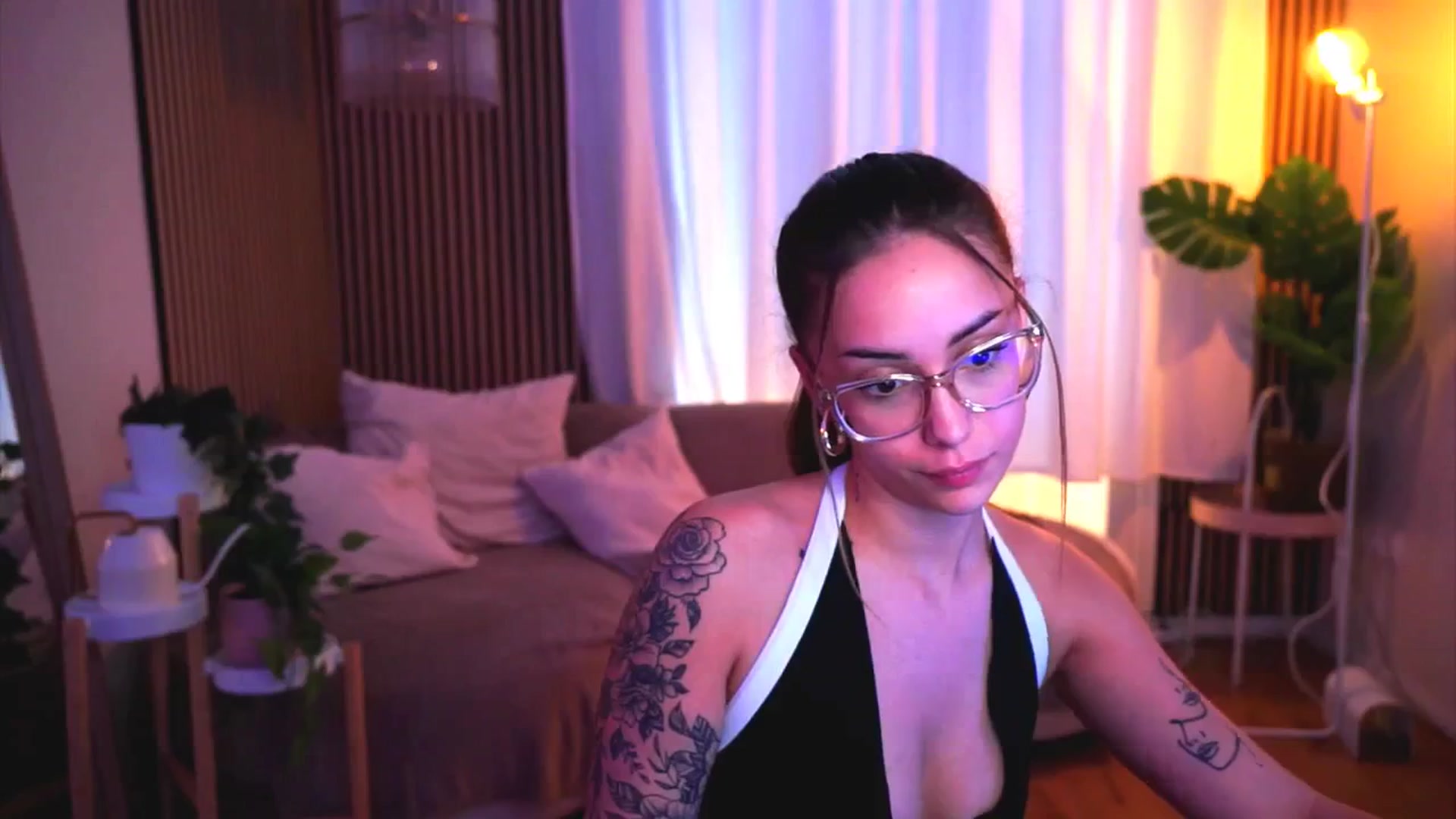 Gallery image thumbnail from Naomii18's myfreecams stream on, 06/12/2025, 16:04 image 10 of 20