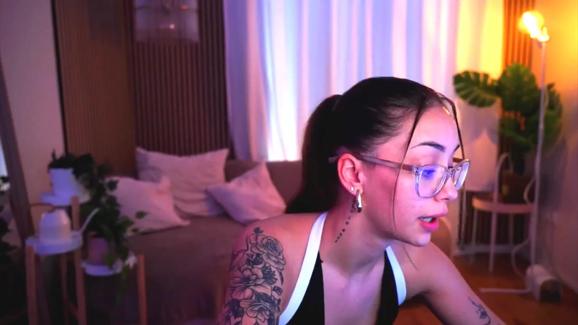 Gallery image thumbnail from Naomii18's myfreecams stream on, 06/12/2025, 16:04 image 9 of 20