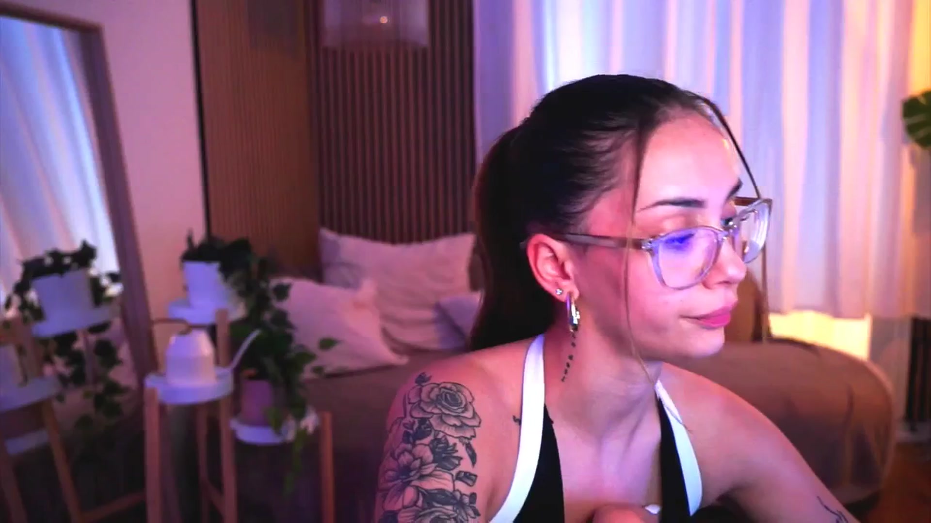 Gallery image thumbnail from Naomii18's myfreecams stream on, 06/12/2025, 16:04 image 15 of 20
