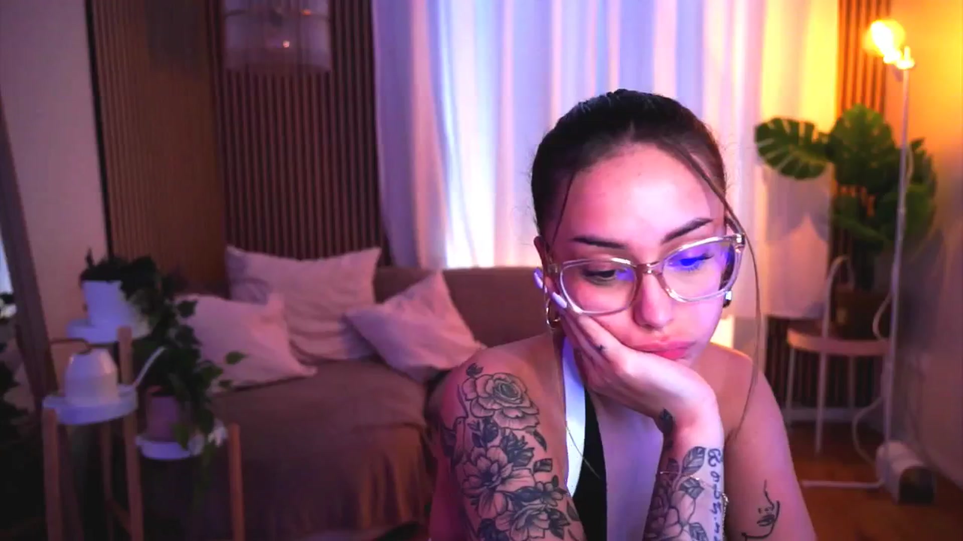 Gallery image thumbnail from Naomii18's myfreecams stream on, 06/12/2025, 16:04 image 8 of 20
