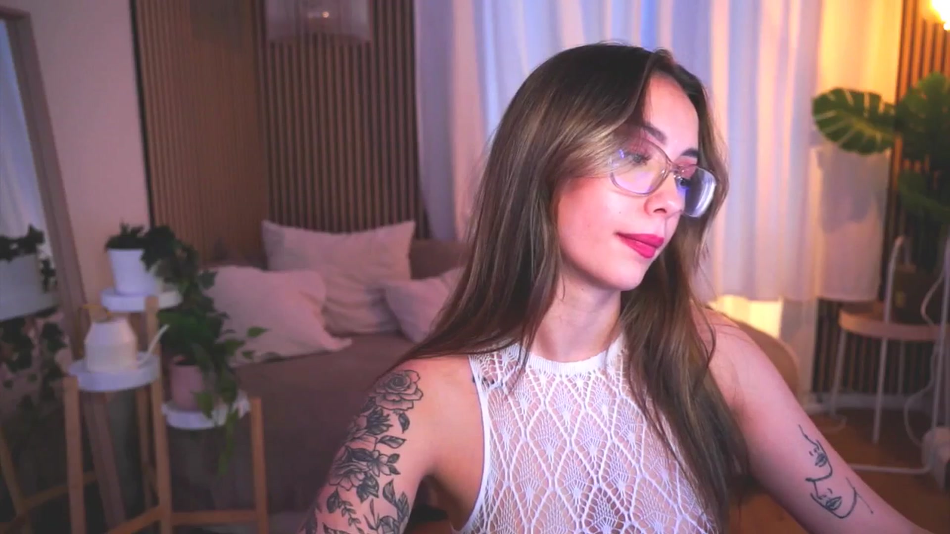 Gallery image thumbnail from Naomii18's myfreecams stream on, 06/17/2025, 16:43 image 17 of 20