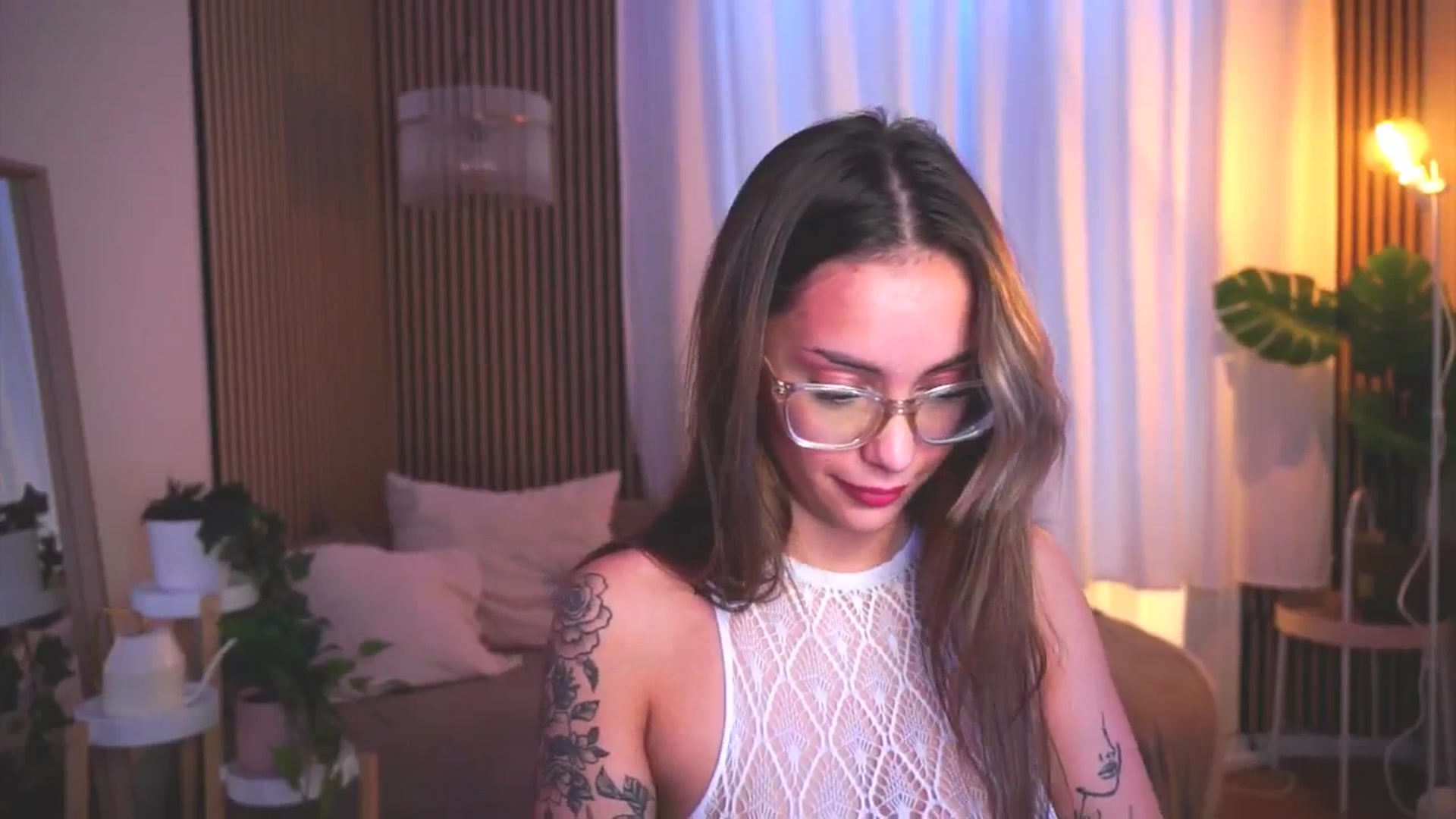 Gallery image thumbnail from Naomii18's myfreecams stream on, 06/17/2025, 16:43 image 15 of 20