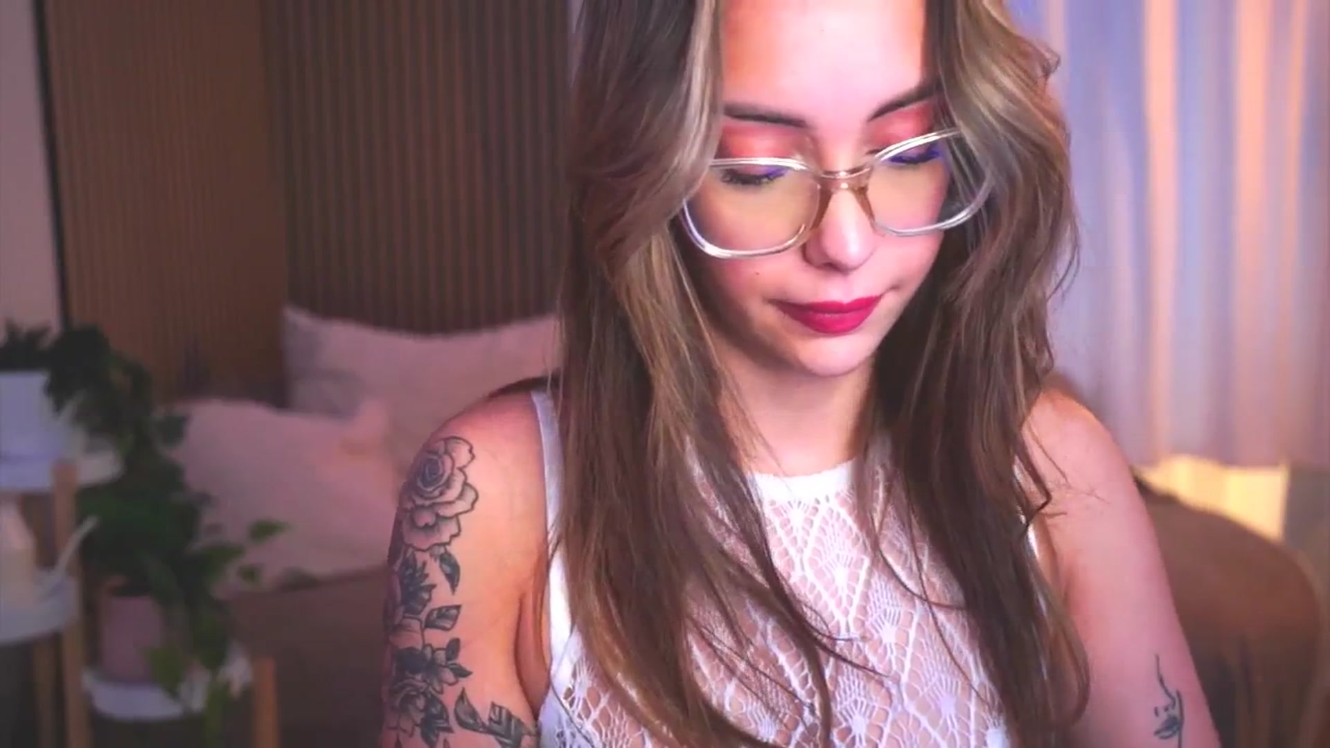 Gallery image thumbnail from Naomii18's myfreecams stream on, 06/17/2025, 16:43 image 3 of 20