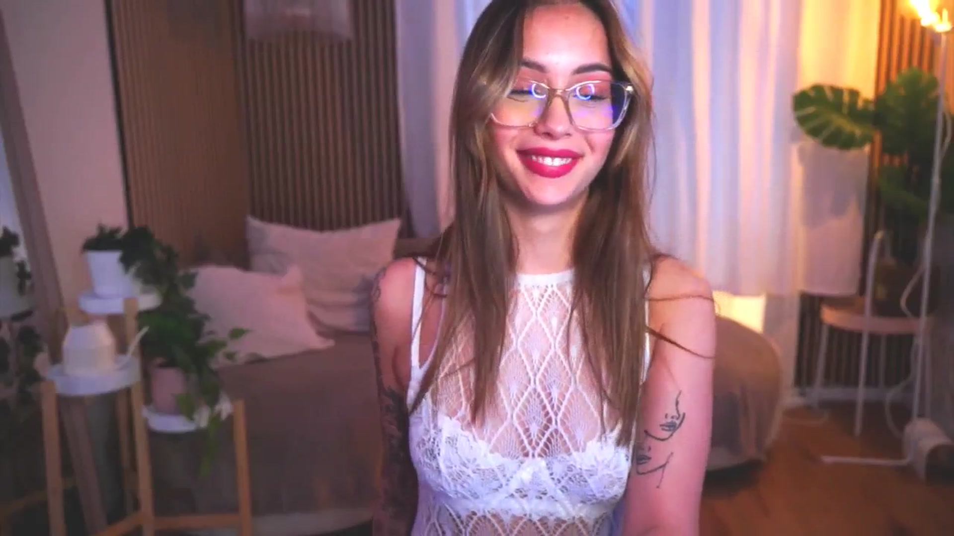 Gallery image thumbnail from Naomii18's myfreecams stream on, 06/17/2025, 16:43 image 5 of 20