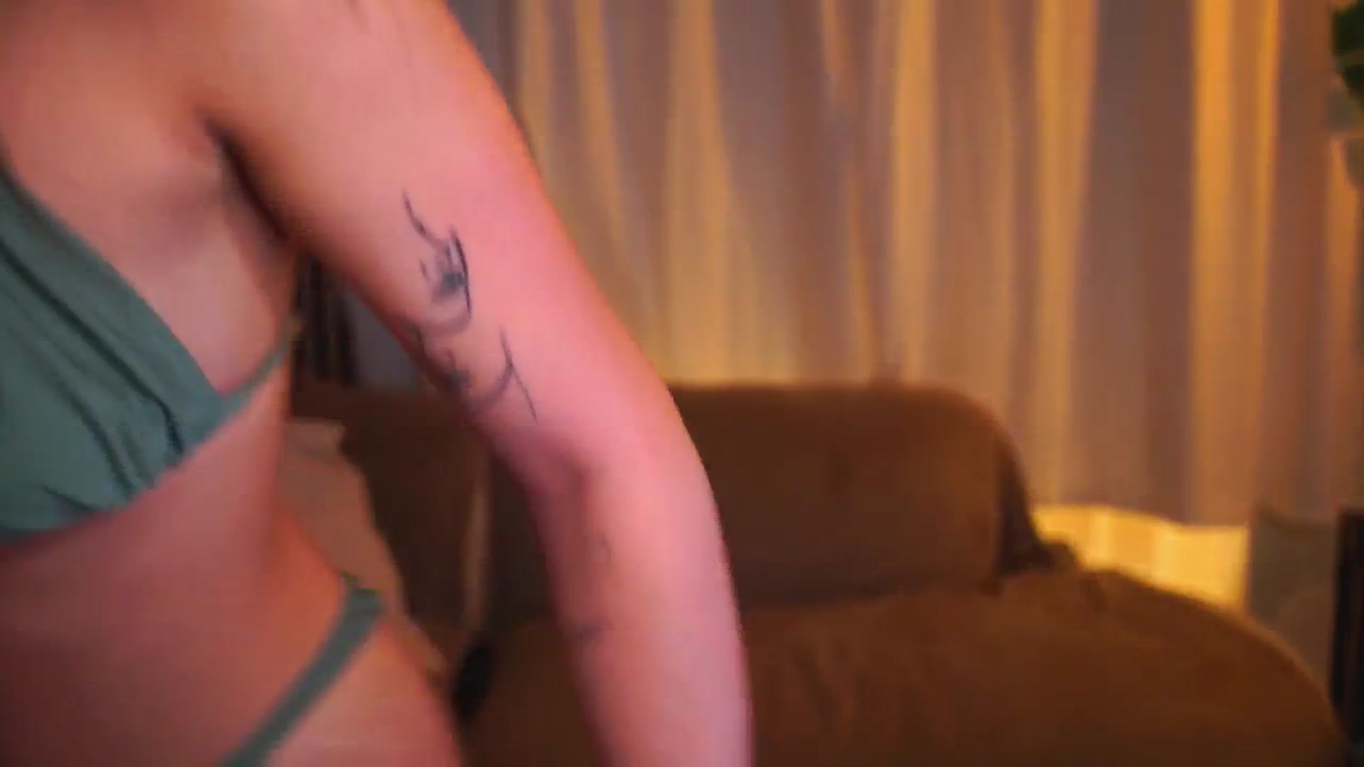 Gallery image thumbnail from Naomii18's myfreecams stream on, 06/18/2025, 20:35 image 6 of 20