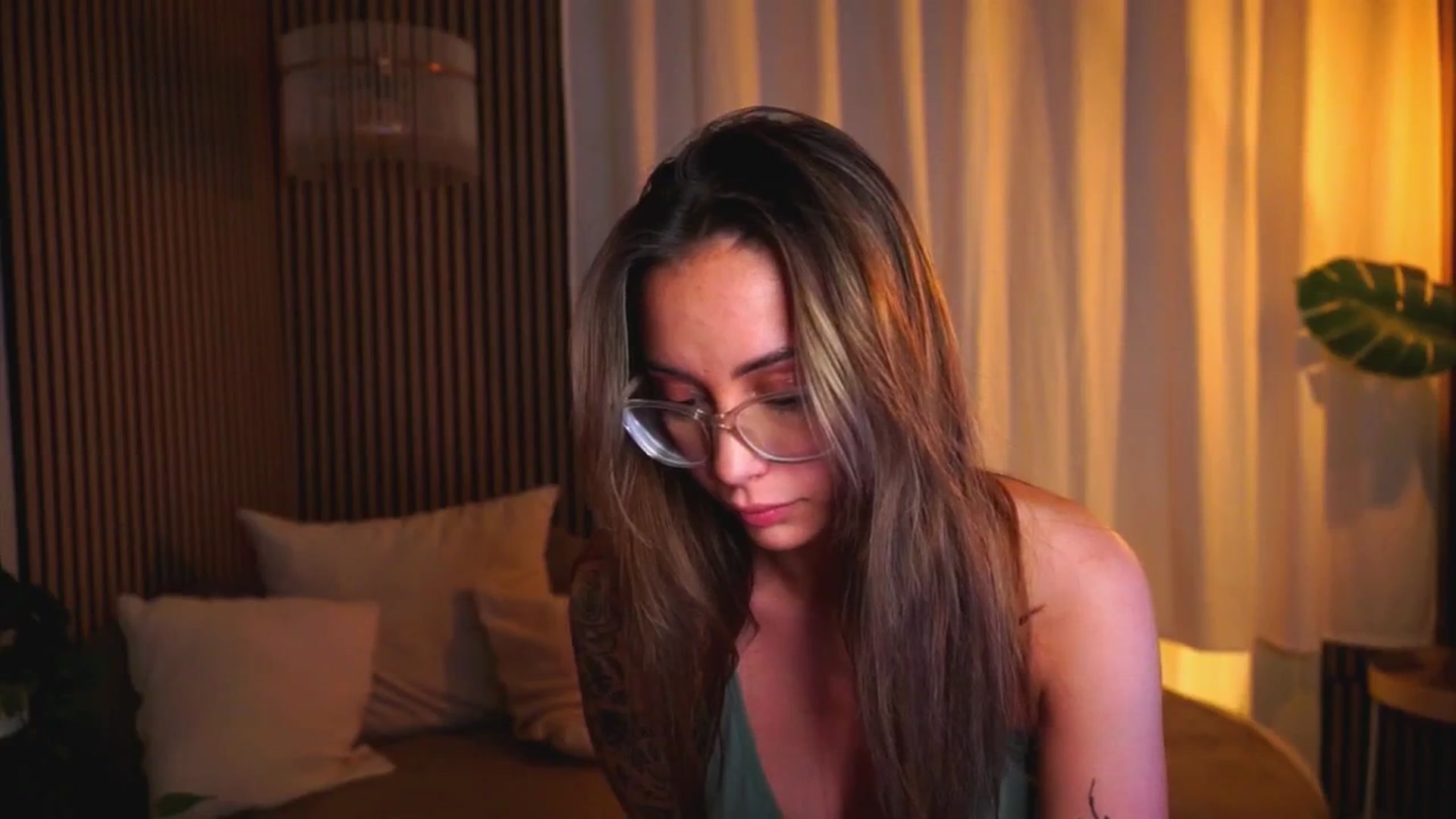 Gallery image thumbnail from Naomii18's myfreecams stream on, 06/18/2025, 20:35 image 14 of 20