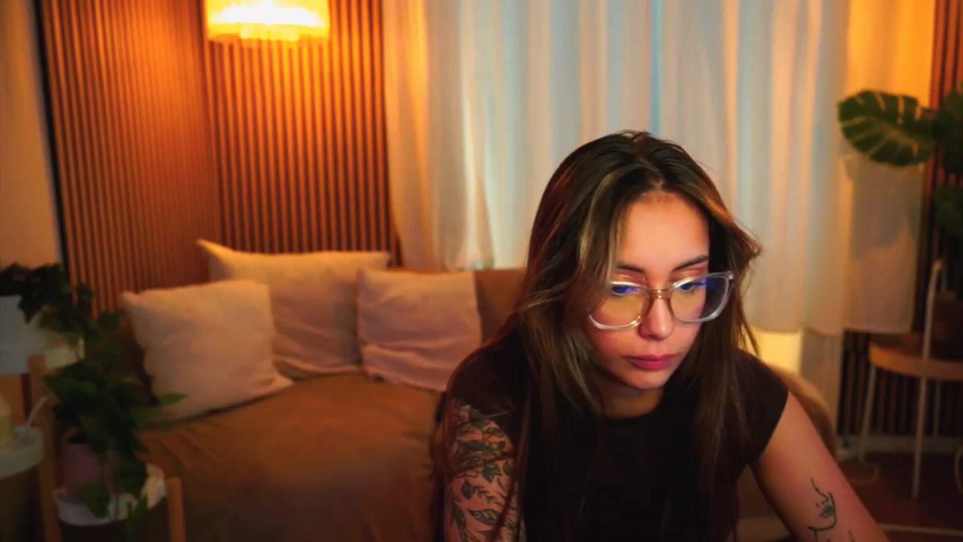 Gallery image thumbnail from Naomii18's myfreecams stream on, 06/19/2025, 14:08 image 13 of 20