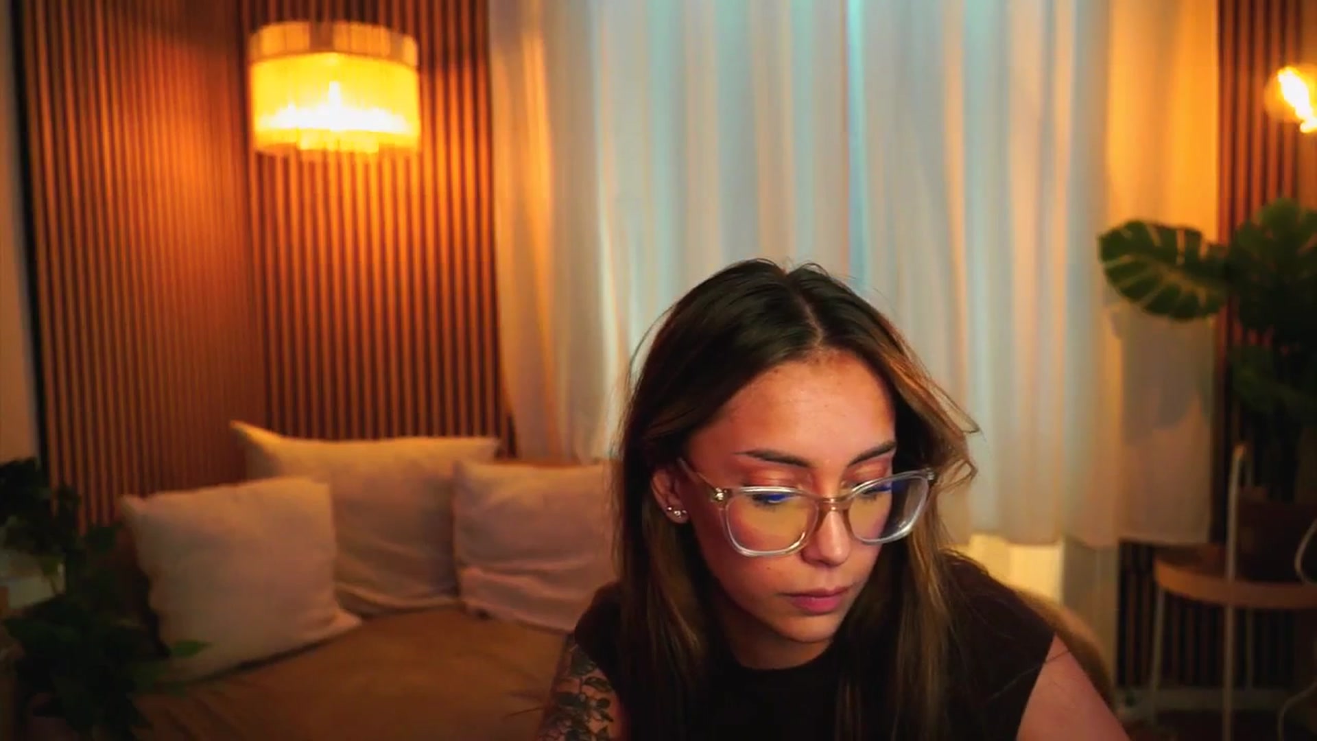 Gallery image thumbnail from Naomii18's myfreecams stream on, 06/19/2025, 14:08 image 5 of 20