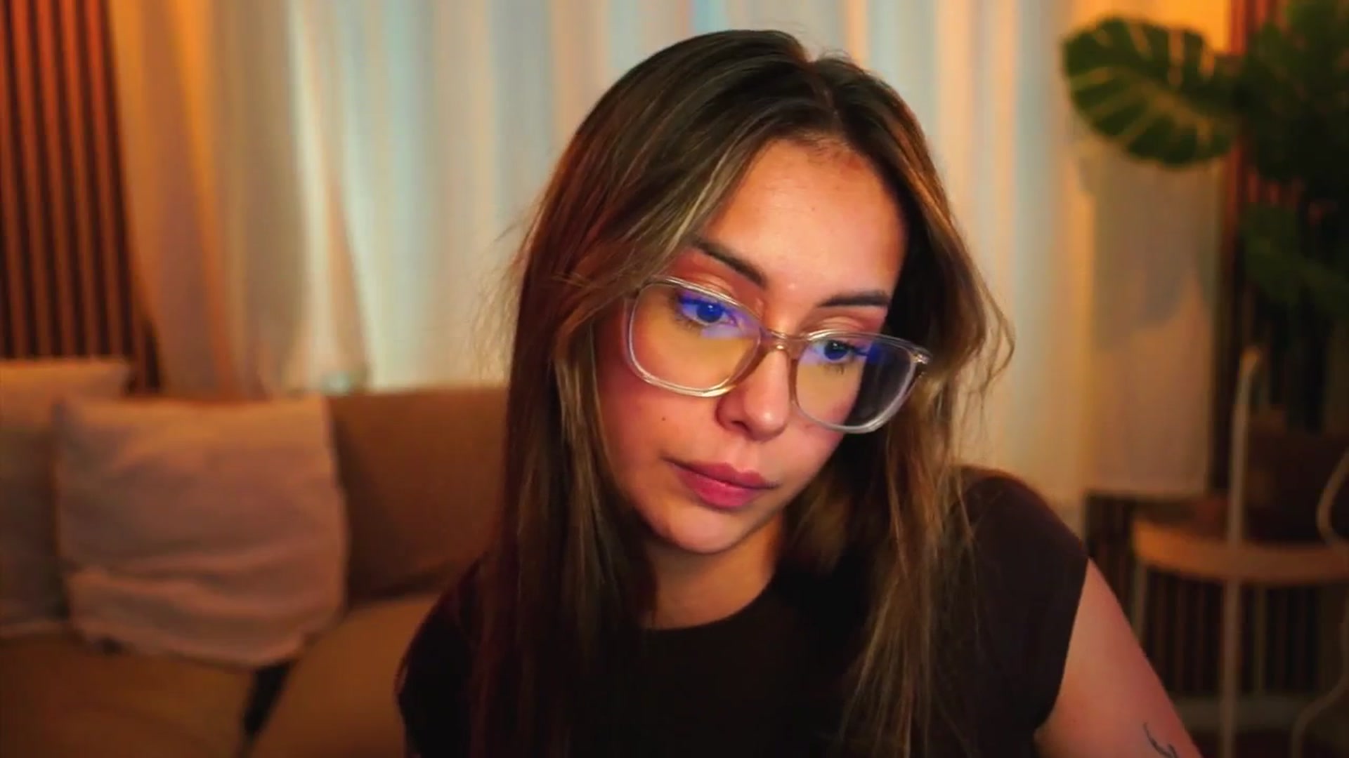 Gallery image thumbnail from Naomii18's myfreecams stream on, 06/19/2025, 14:08 image 9 of 20