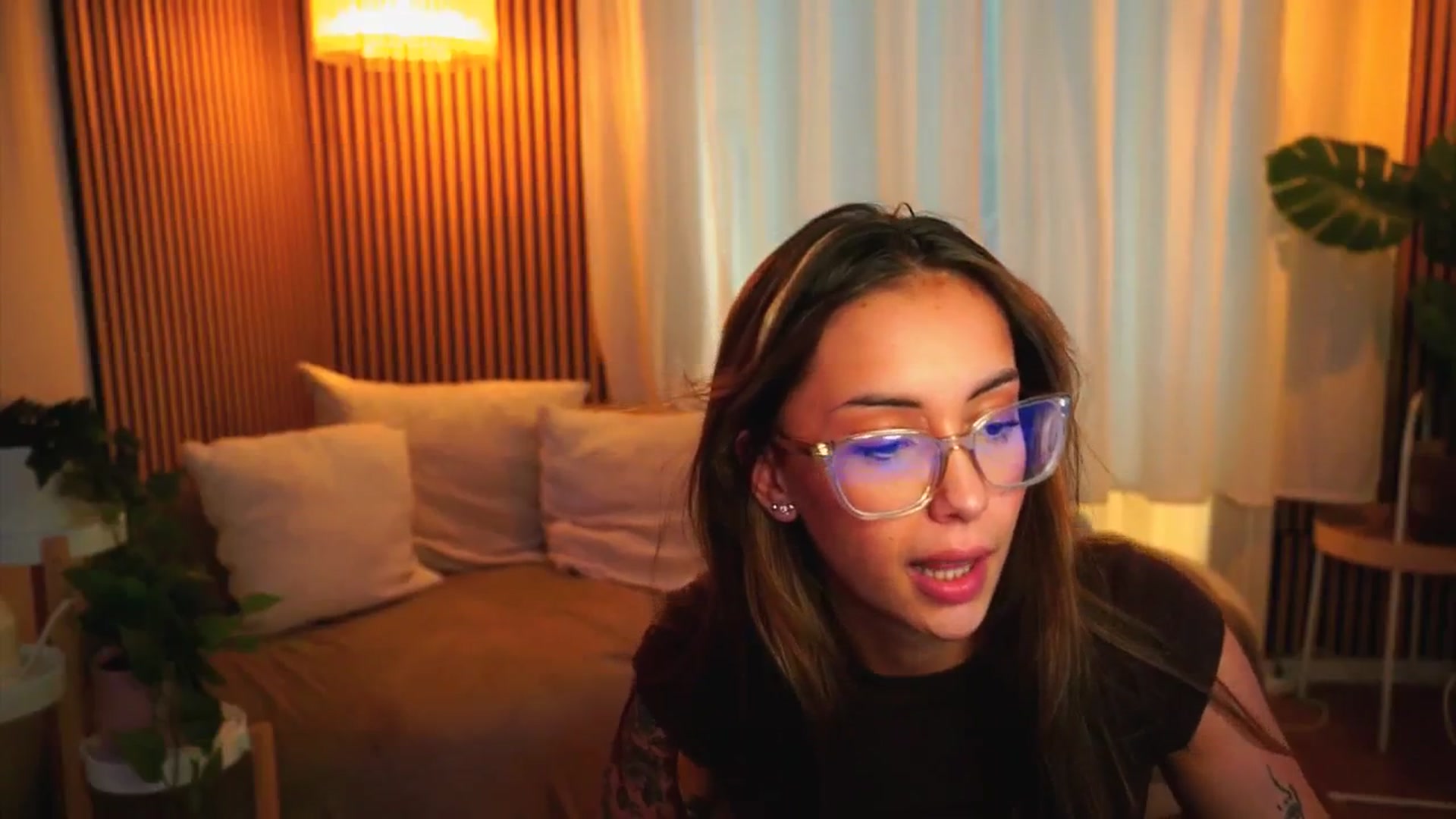 Gallery image thumbnail from Naomii18's myfreecams stream on, 06/19/2025, 14:08 image 12 of 20