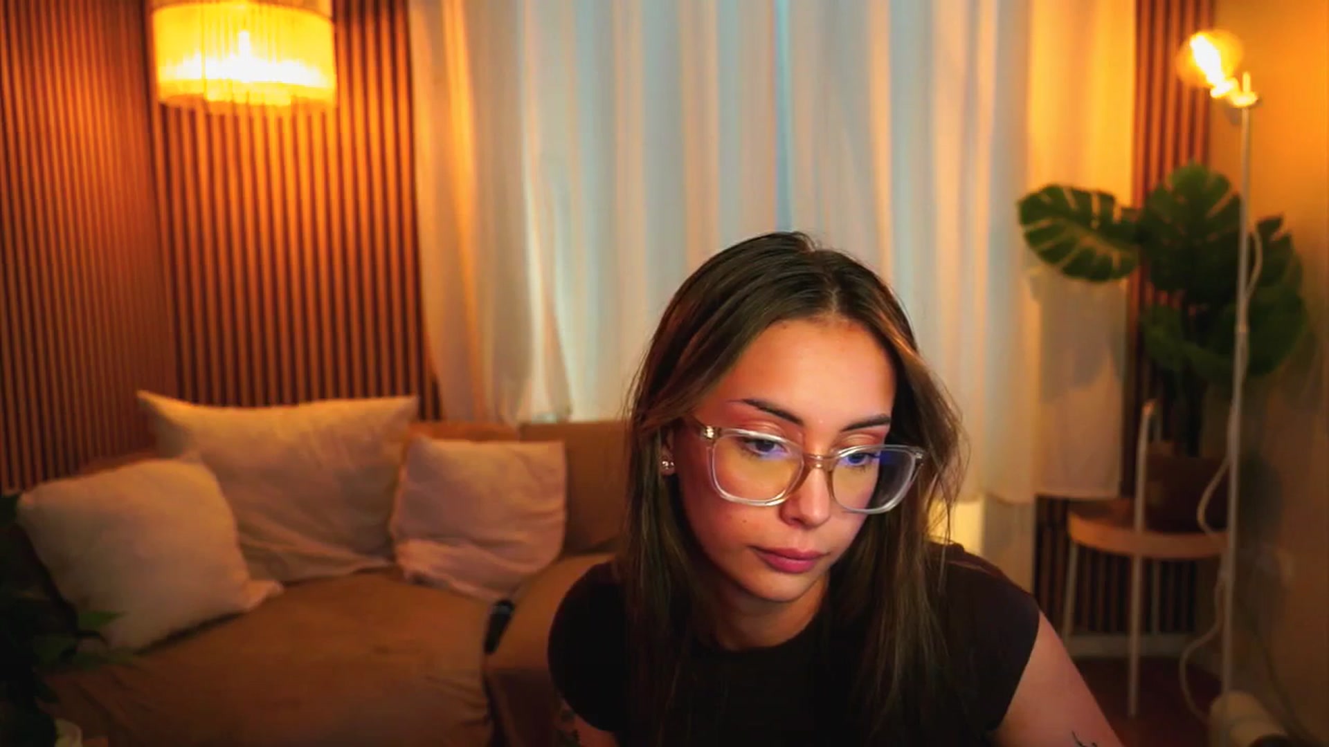 Gallery image thumbnail from Naomii18's myfreecams stream on, 06/19/2025, 14:08 image 19 of 20