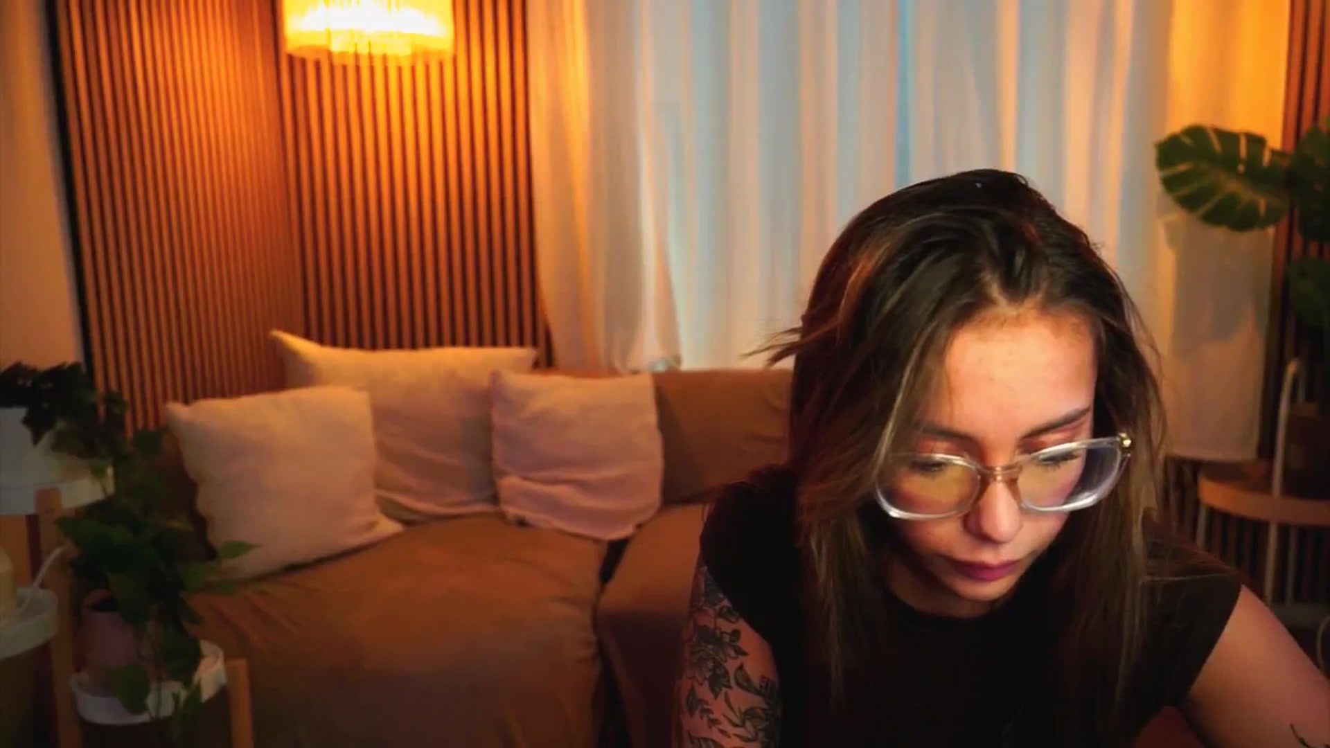 Gallery image thumbnail from Naomii18's myfreecams stream on, 06/19/2025, 14:08 image 10 of 20