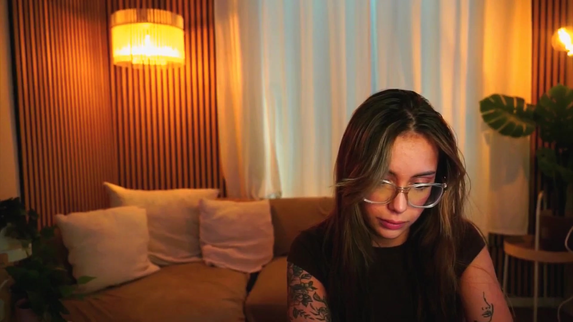Gallery image thumbnail from Naomii18's myfreecams stream on, 06/19/2025, 14:08 image 15 of 20