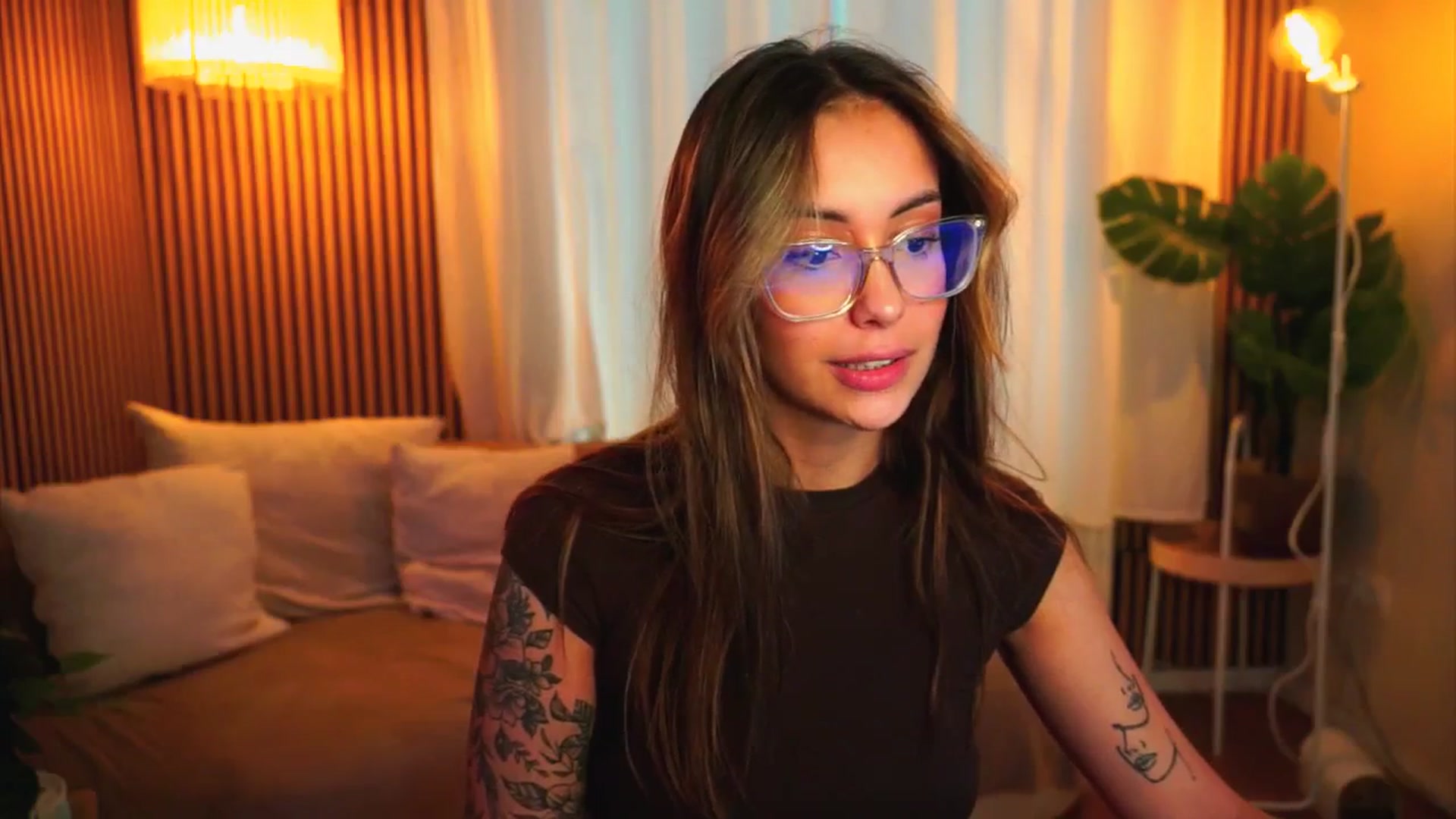 Gallery image thumbnail from Naomii18's myfreecams stream on, 06/19/2025, 14:08 image 2 of 20