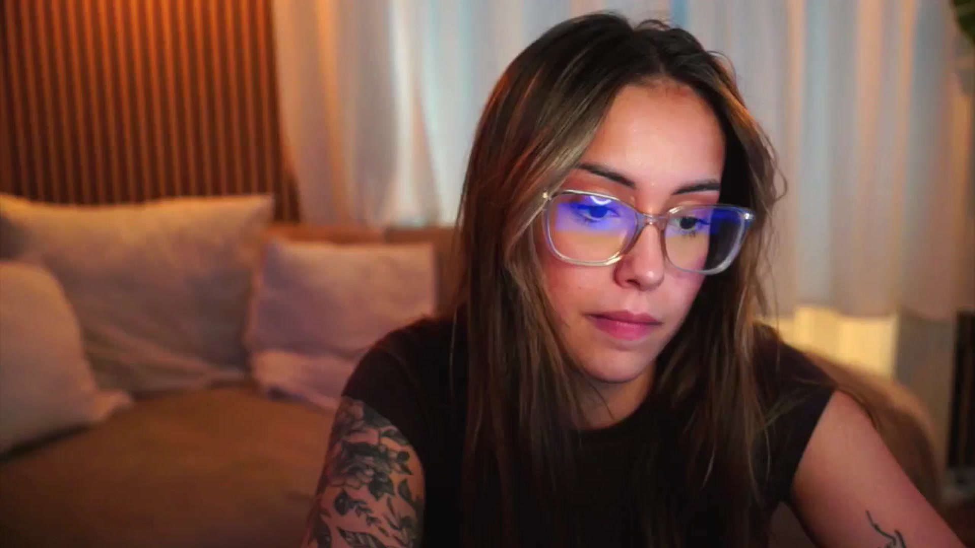 Gallery image thumbnail from Naomii18's myfreecams stream on, 06/19/2025, 14:24 image 4 of 20