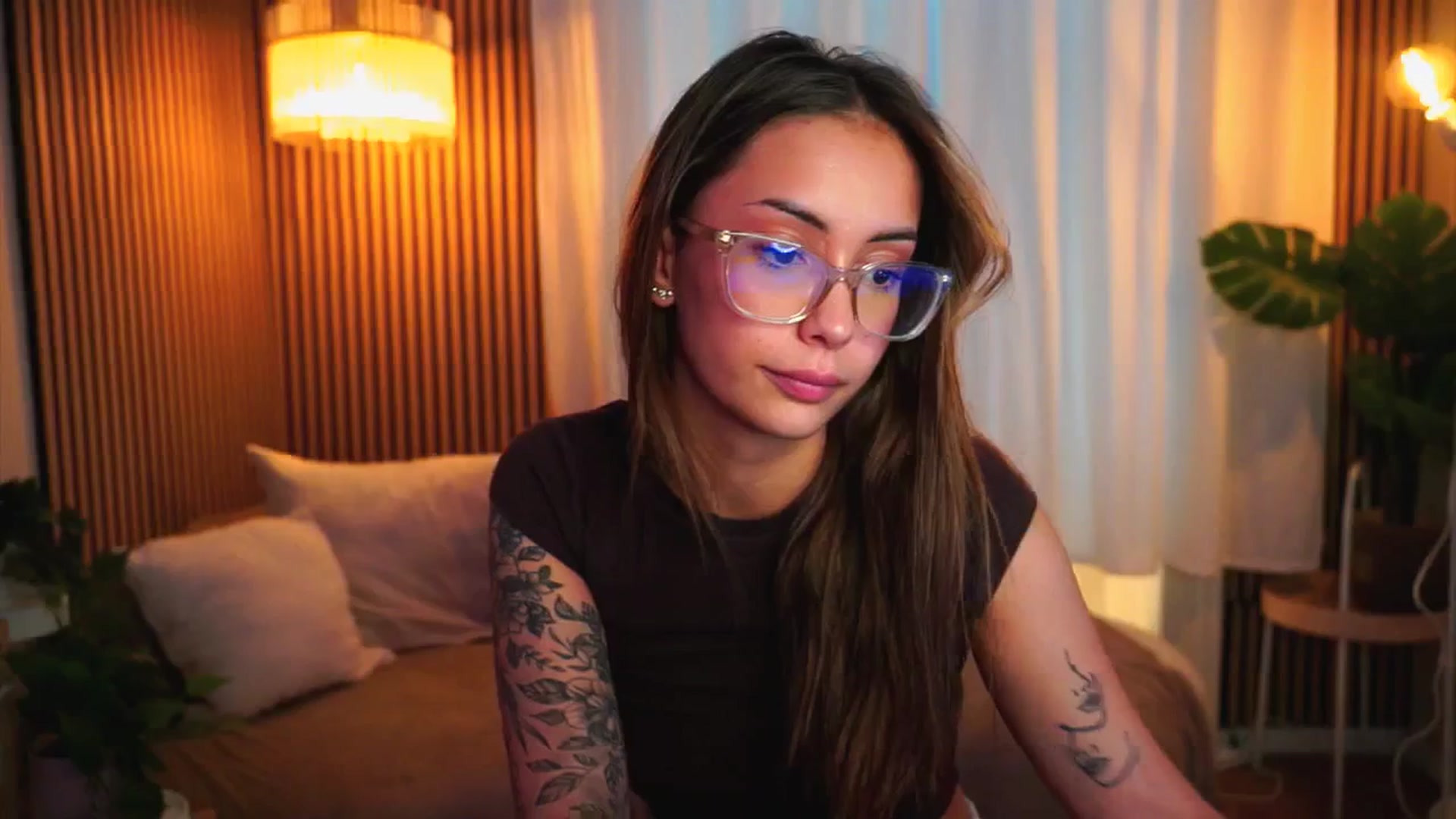 Gallery image thumbnail from Naomii18's myfreecams stream on, 06/19/2025, 14:24 image 16 of 20