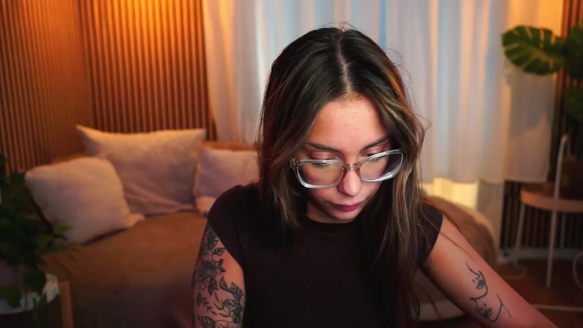Gallery image thumbnail from Naomii18's myfreecams stream on, 06/19/2025, 14:24 image 11 of 20