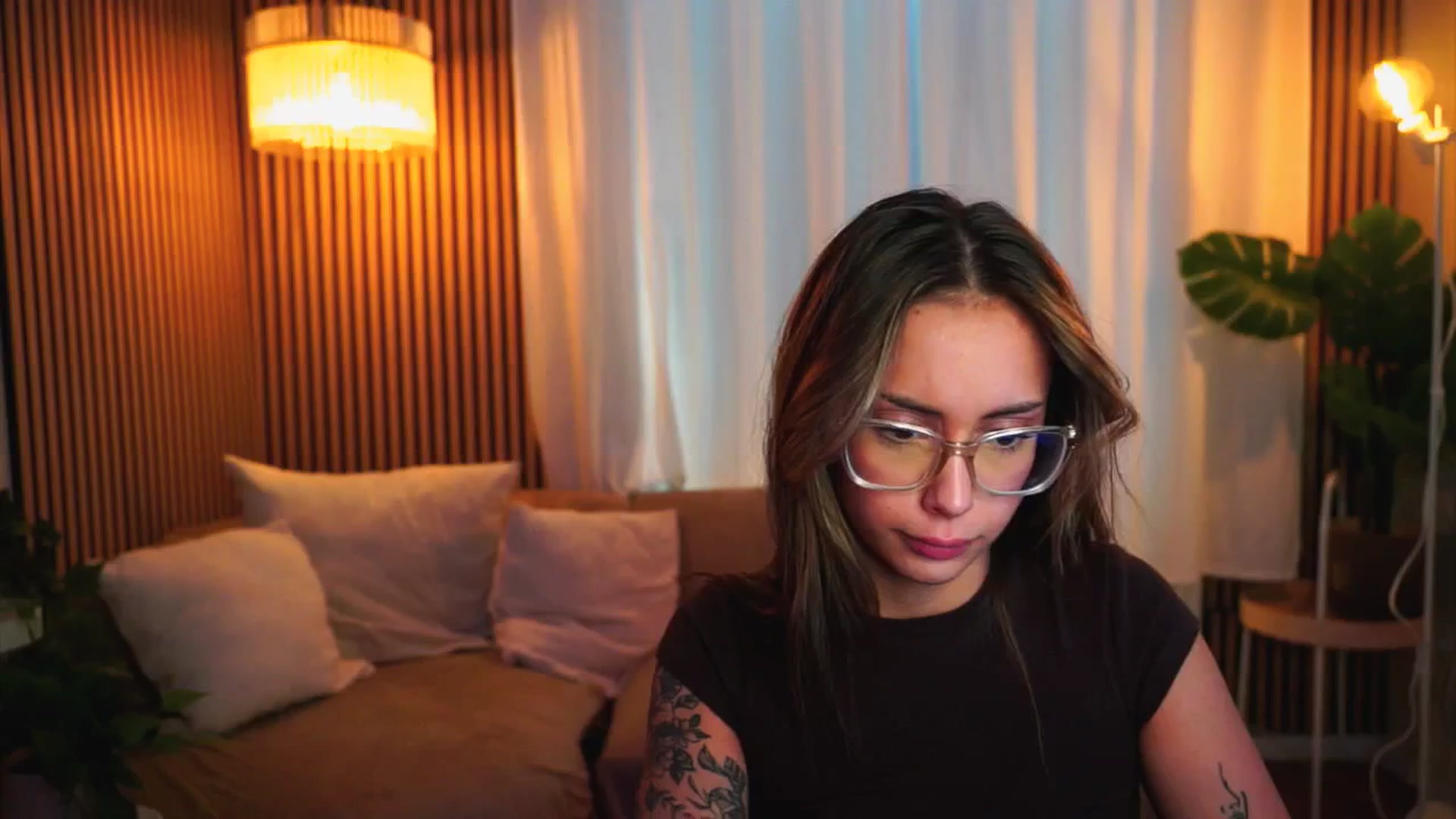 Gallery image thumbnail from Naomii18's myfreecams stream on, 06/19/2025, 14:24 image 18 of 20