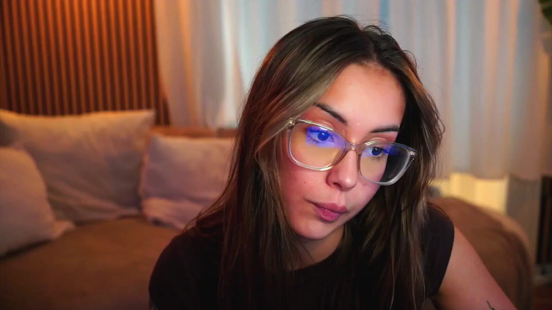 Gallery image thumbnail from Naomii18's myfreecams stream on, 06/19/2025, 14:24 image 2 of 20