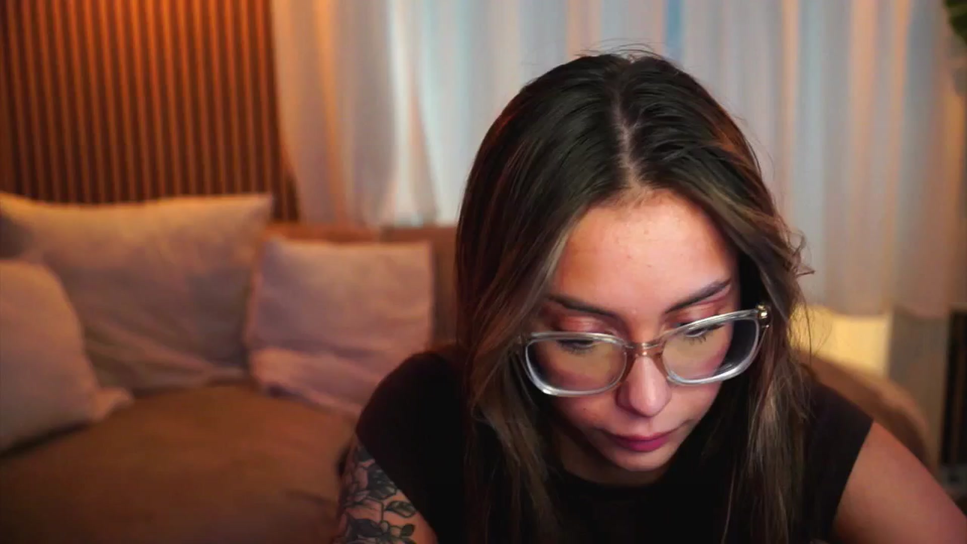 Gallery image thumbnail from Naomii18's myfreecams stream on, 06/19/2025, 14:24 image 7 of 20