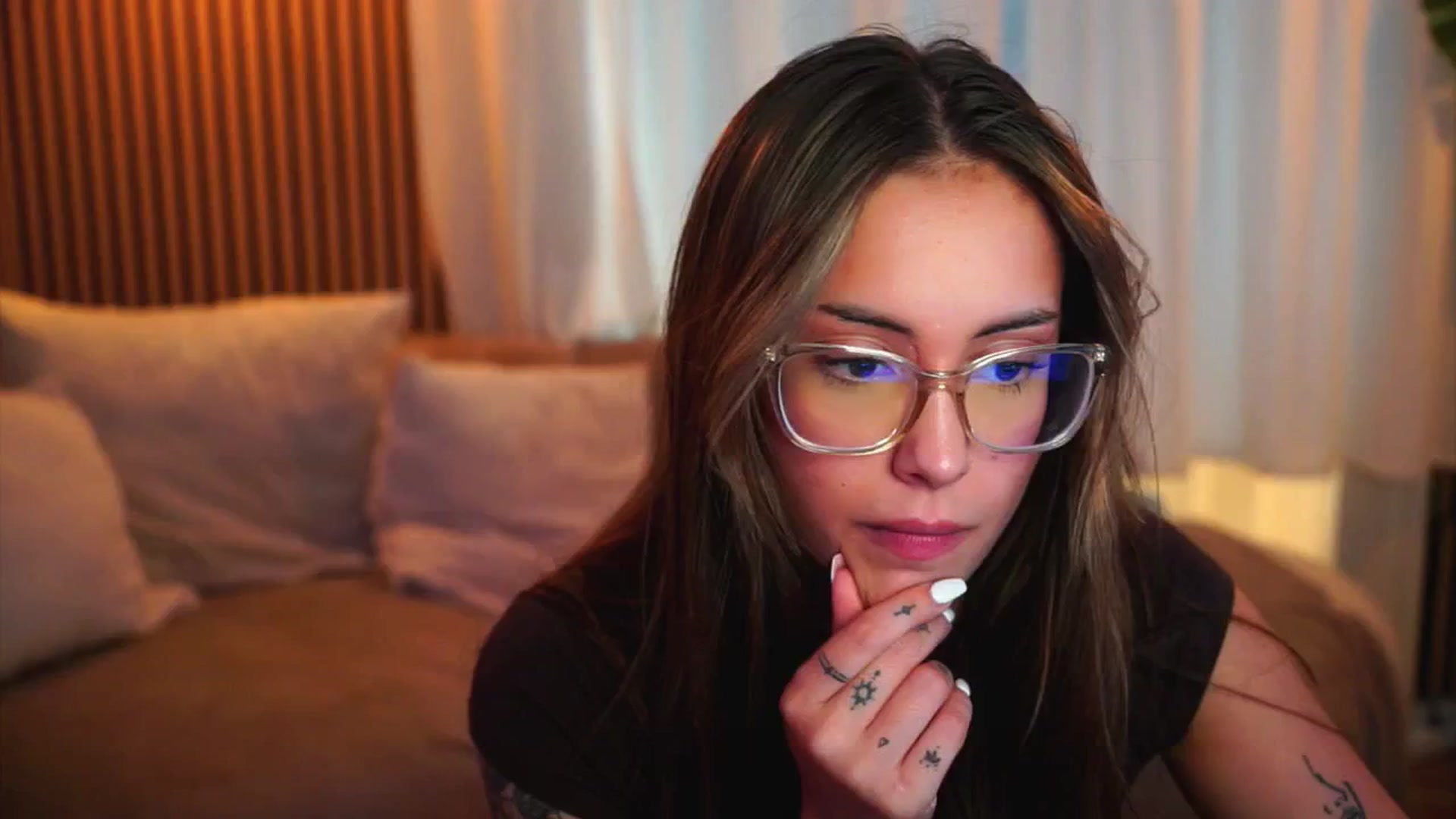 Gallery image thumbnail from Naomii18's myfreecams stream on, 06/19/2025, 14:24 image 5 of 20