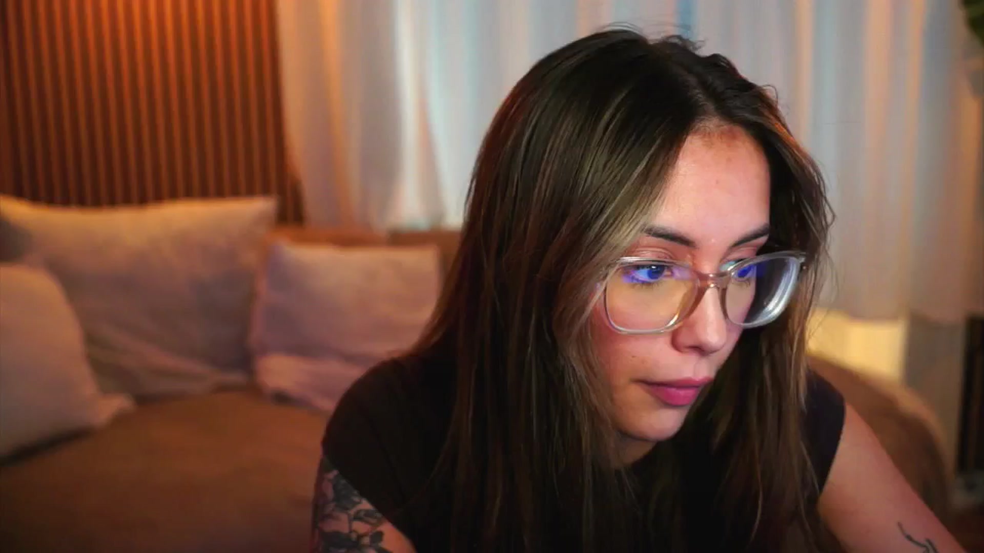 Gallery image thumbnail from Naomii18's myfreecams stream on, 06/19/2025, 14:24 image 6 of 20
