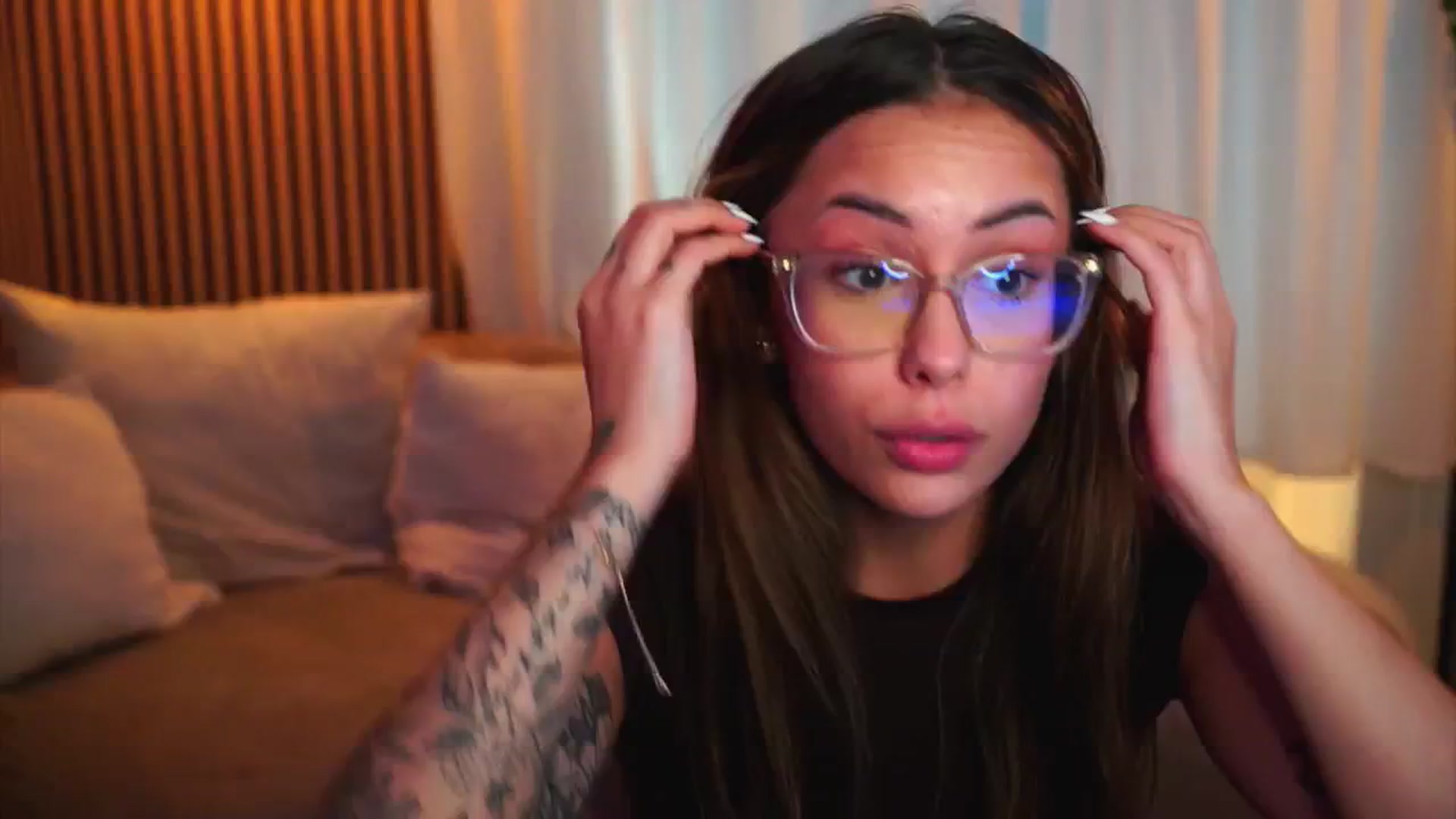 Gallery image thumbnail from Naomii18's myfreecams stream on, 06/19/2025, 14:24 image 9 of 20