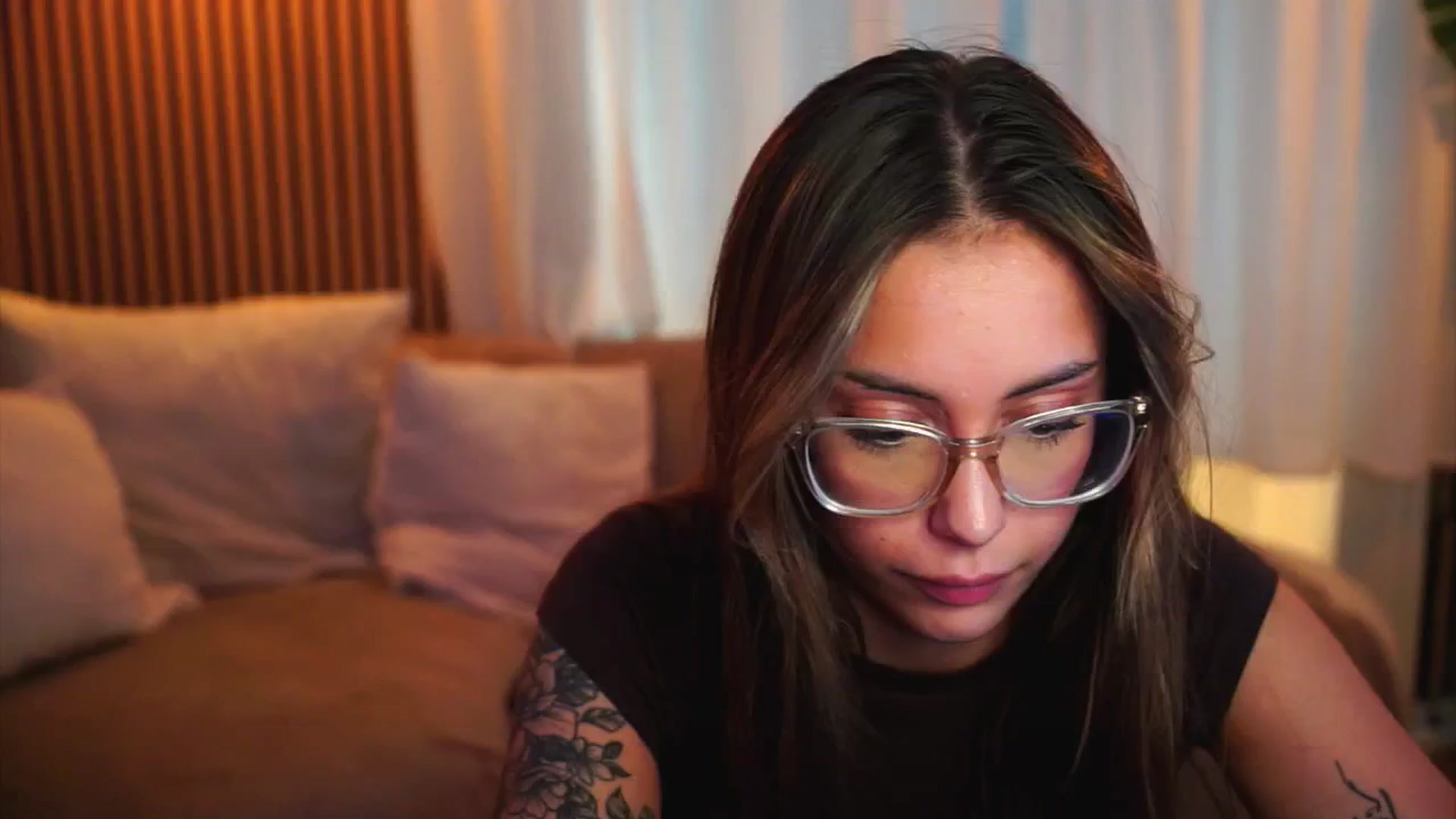 Gallery image thumbnail from Naomii18's myfreecams stream on, 06/19/2025, 14:24 image 8 of 20
