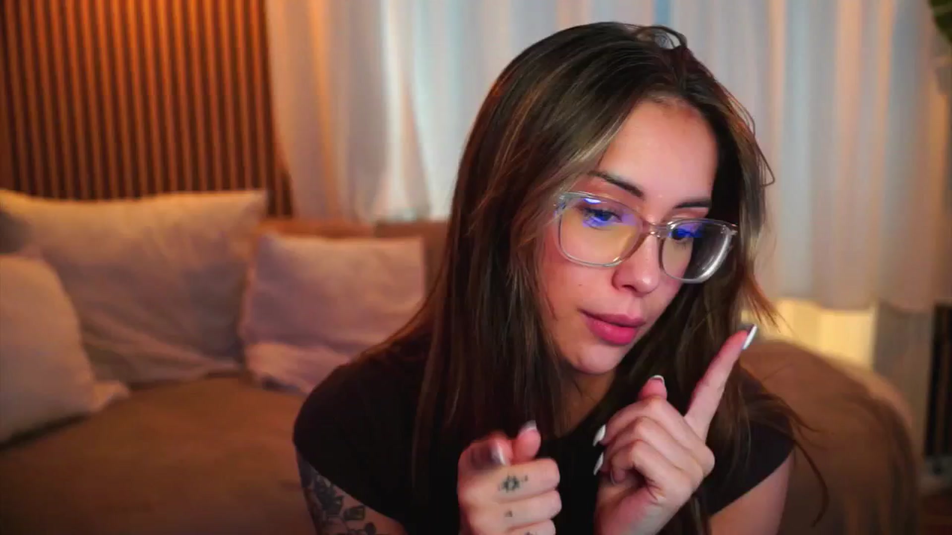 Gallery image thumbnail from Naomii18's myfreecams stream on, 06/19/2025, 14:24 image 1 of 20