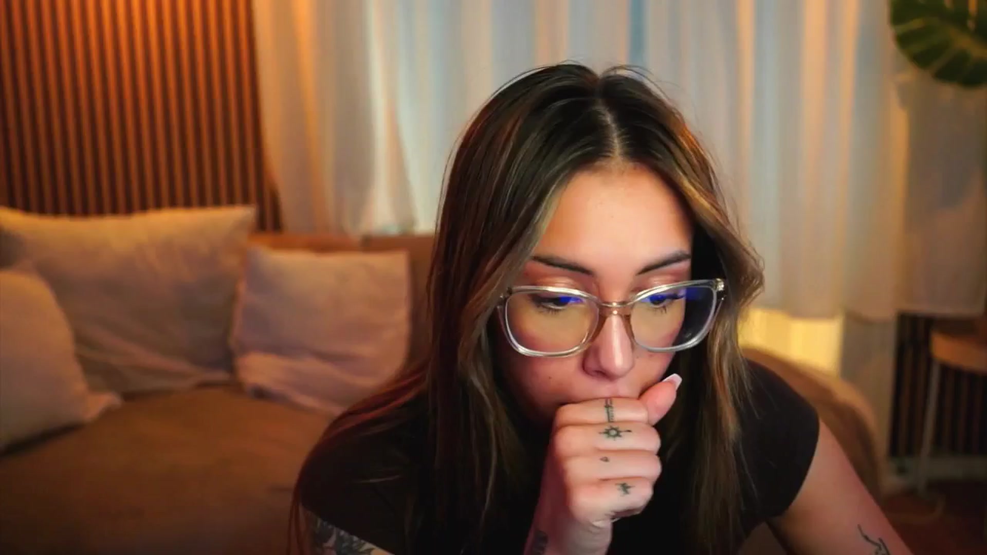 Gallery image thumbnail from Naomii18's myfreecams stream on, 06/19/2025, 16:06 image 12 of 20