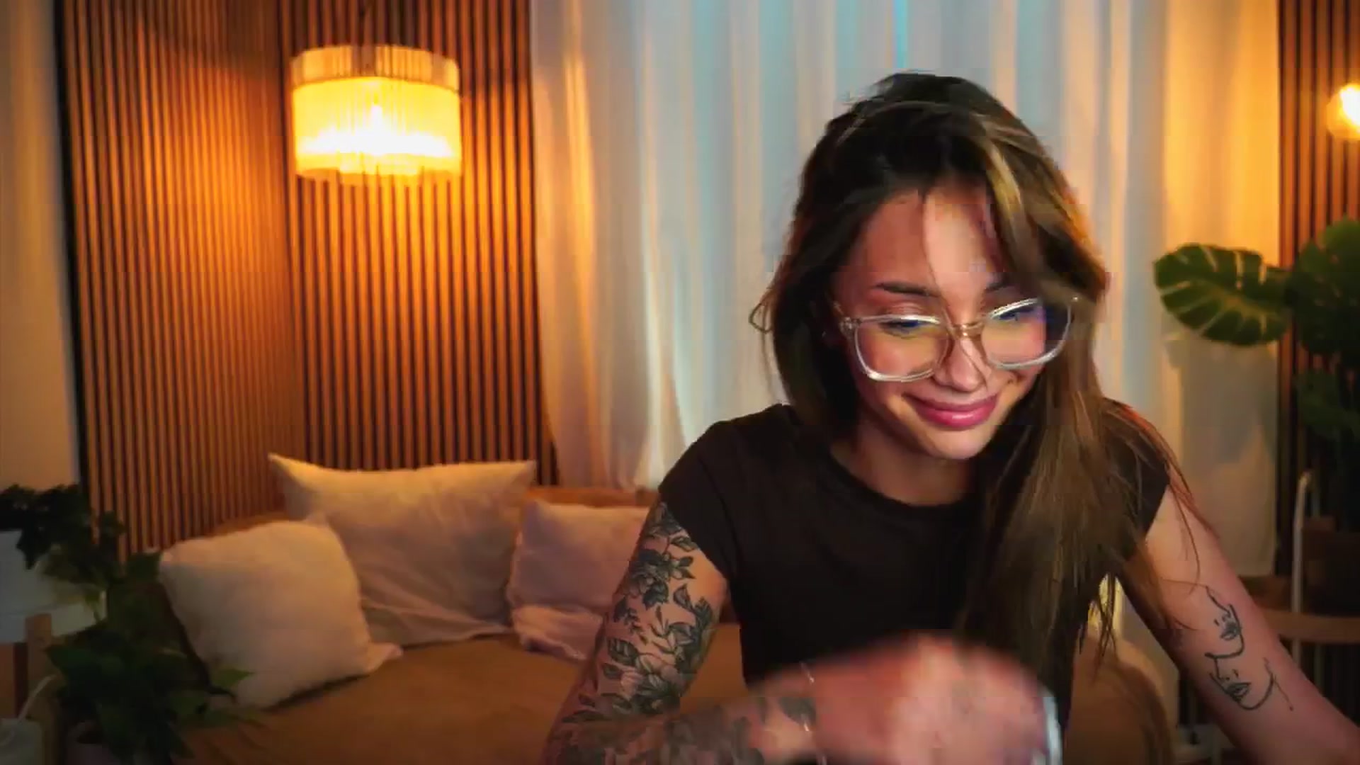 Gallery image thumbnail from Naomii18's myfreecams stream on, 06/19/2025, 16:06 image 3 of 20