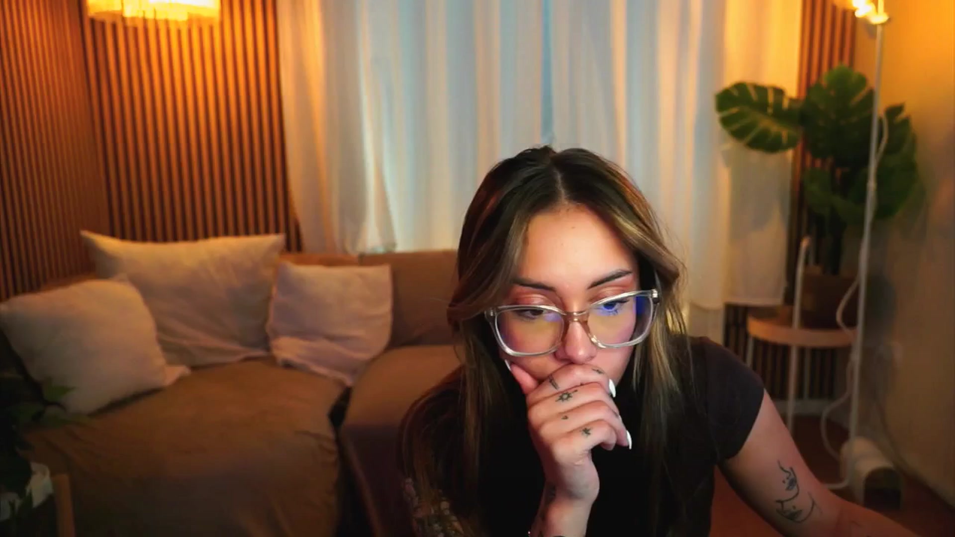 Gallery image thumbnail from Naomii18's myfreecams stream on, 06/19/2025, 16:06 image 2 of 20