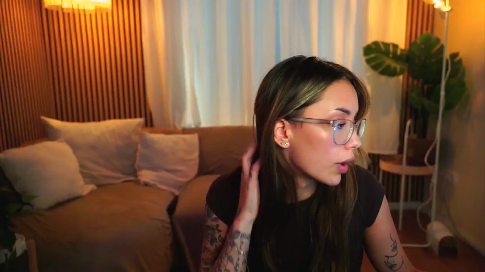 Gallery image thumbnail from Naomii18's myfreecams stream on, 06/19/2025, 16:06 image 1 of 20