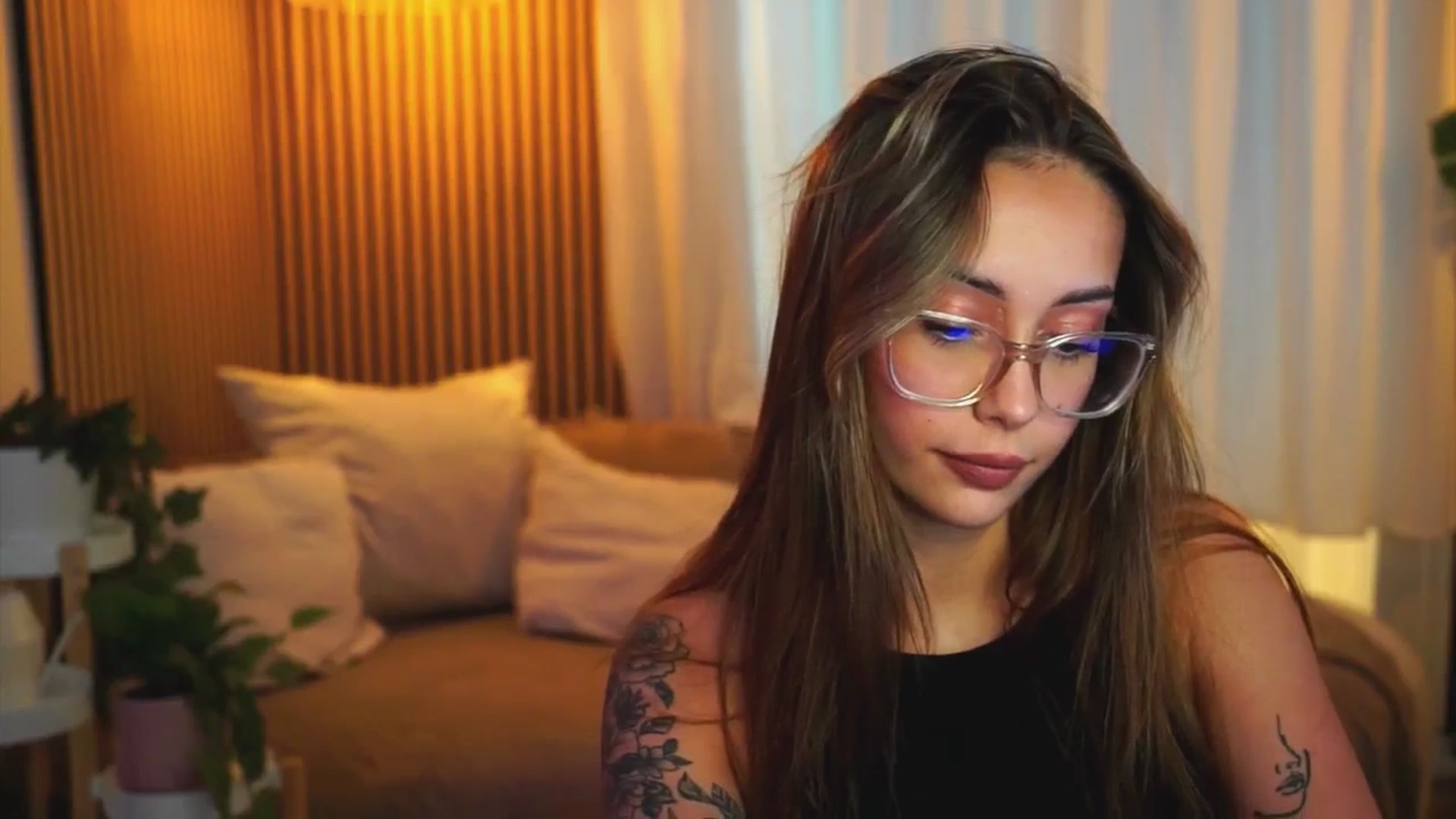 Gallery image thumbnail from Naomii18's myfreecams stream on, 06/24/2025, 15:56 image 17 of 20